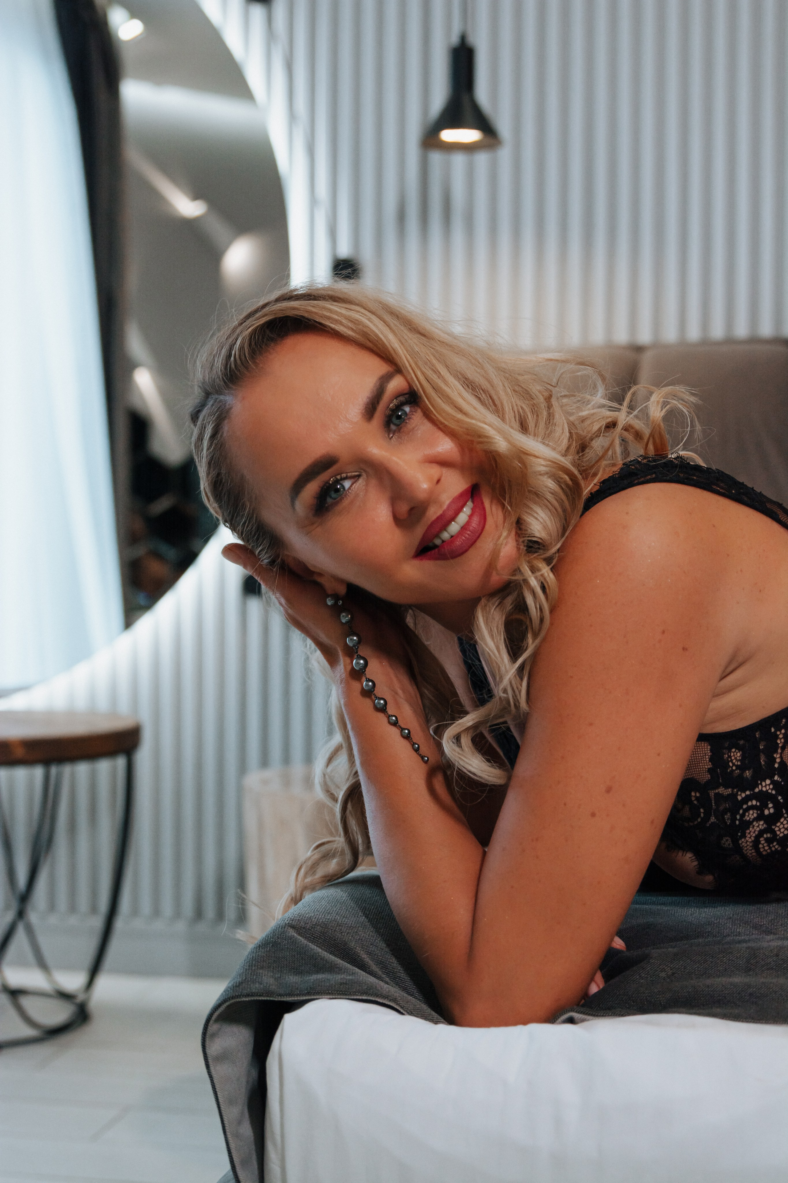 Ирина Гоголь, съёмка в апартотеле. Портретный фотограф в Санкт-Петербурге Дмитриева Наталия