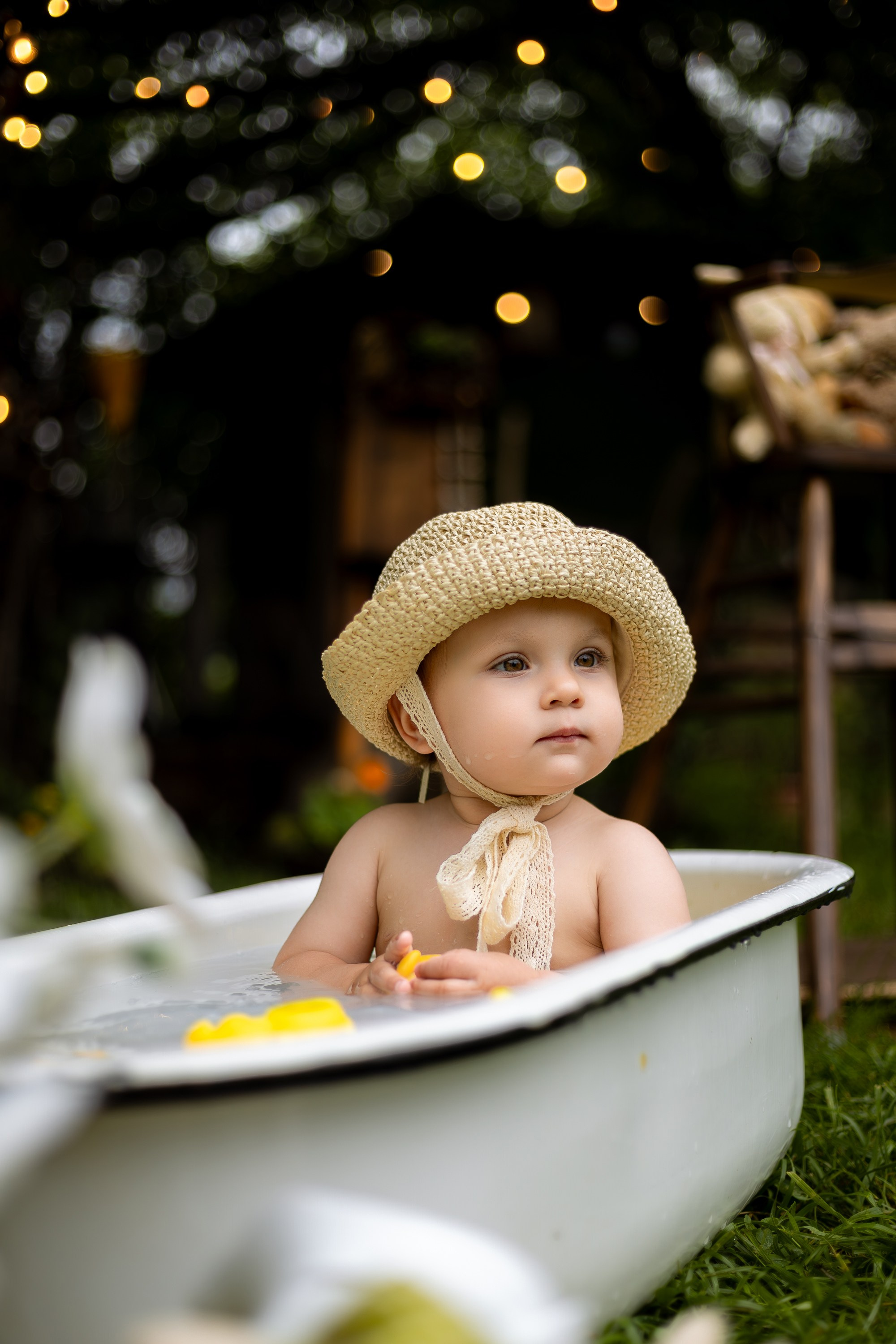 детская фотосессия в ванночке девочка и мальчик, ванна с молоком, ванна с уточками, ванна с цитрусами, ванна с ромашками