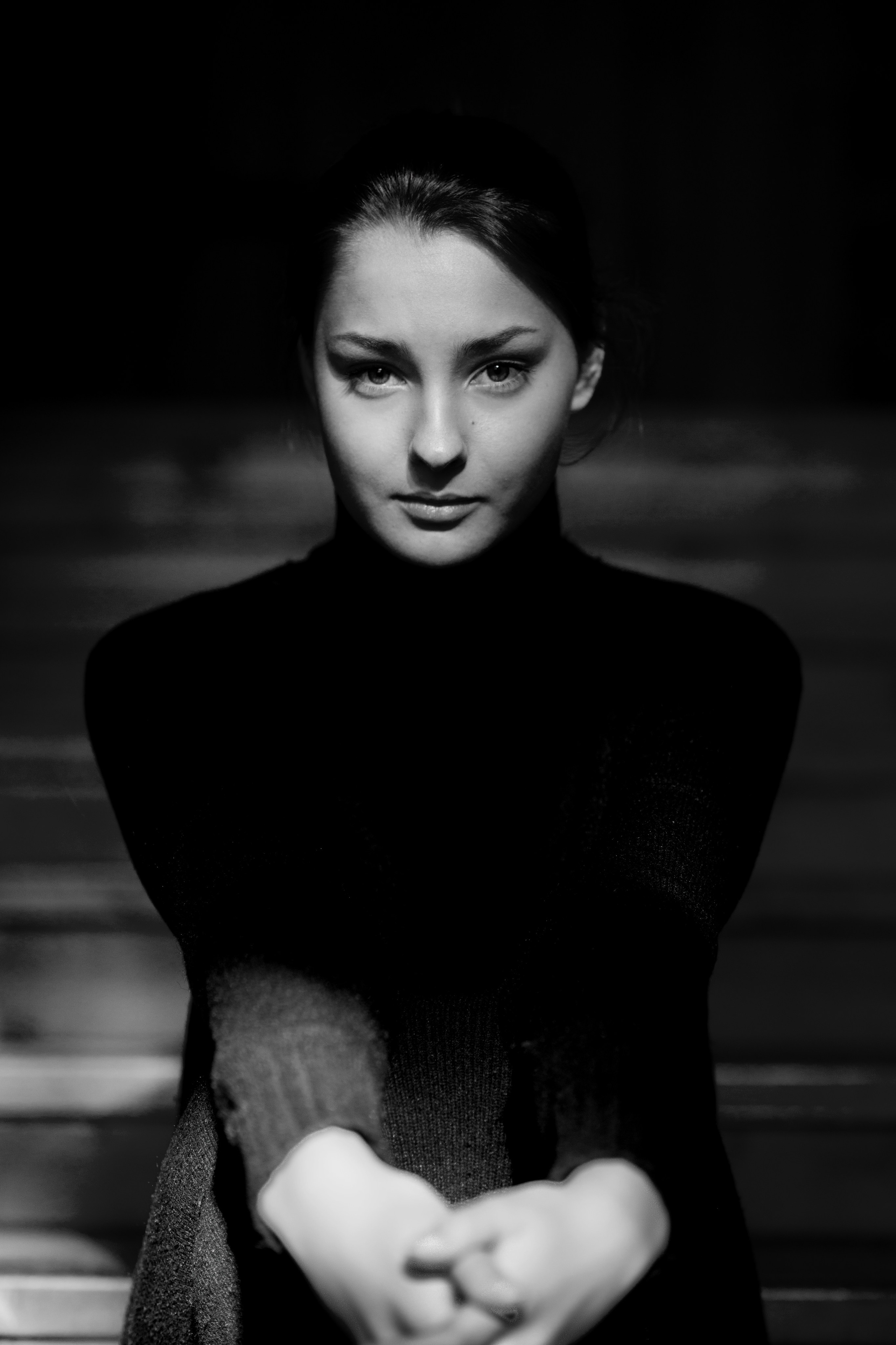 Фотосессия девочки подростка в Коломенском в темном ключе. Главная