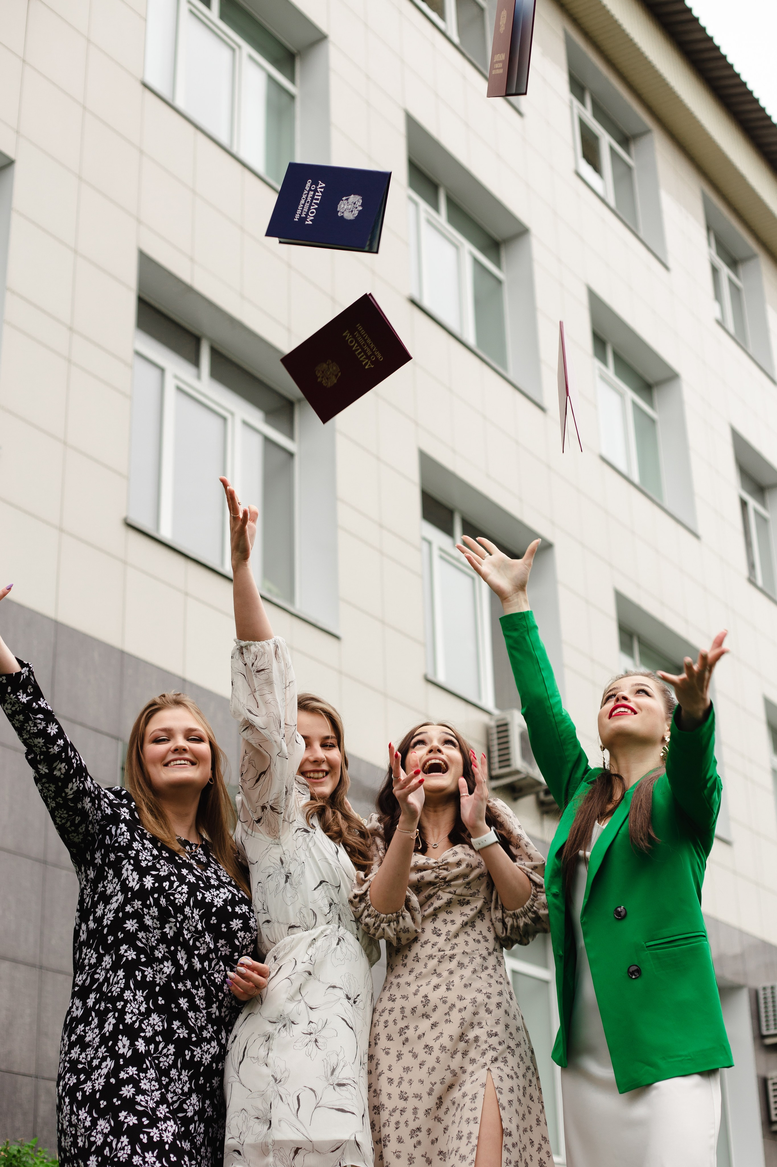 Вручение дипломов (СГУГиТ, 2022). Свадебный и портретный фотограф в Новосибирске Любовь Исакова