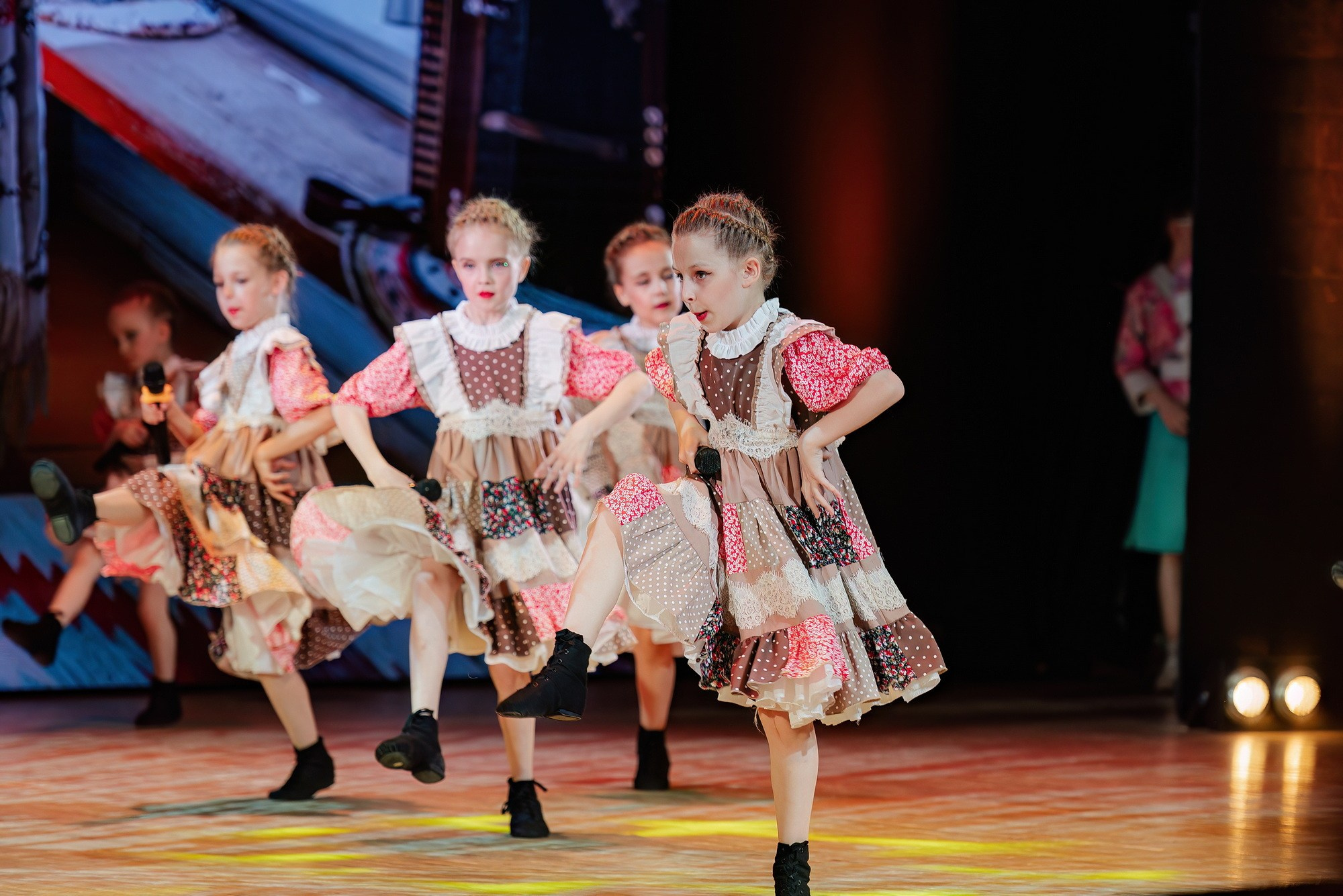 Отчетный концерт Образцового коллектива Алтая театра эстрадной песни «Созвездие». Свадебный и репортажный фотограф Никита Сницарев в Барнауле