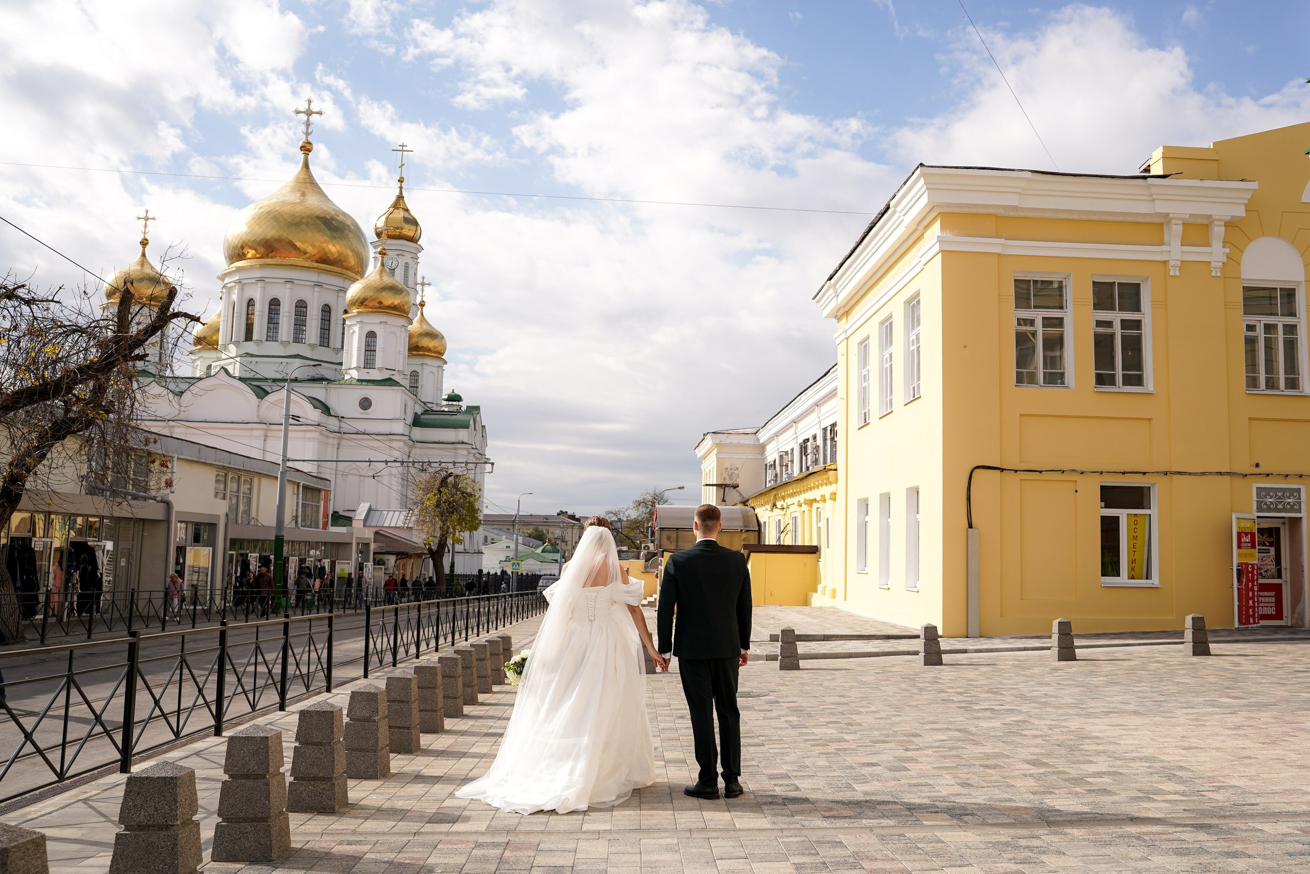 Свадебная фотосессия на Станиславского в районе собора Рождества Богородицы. Фотограф в Ростове-на-Дону Алёна Чёботова. Свадебный фотограф в Ростове-на-Дону. Таинство Крещения и Венчания, семейные фотосессии. Алёна Чёботова