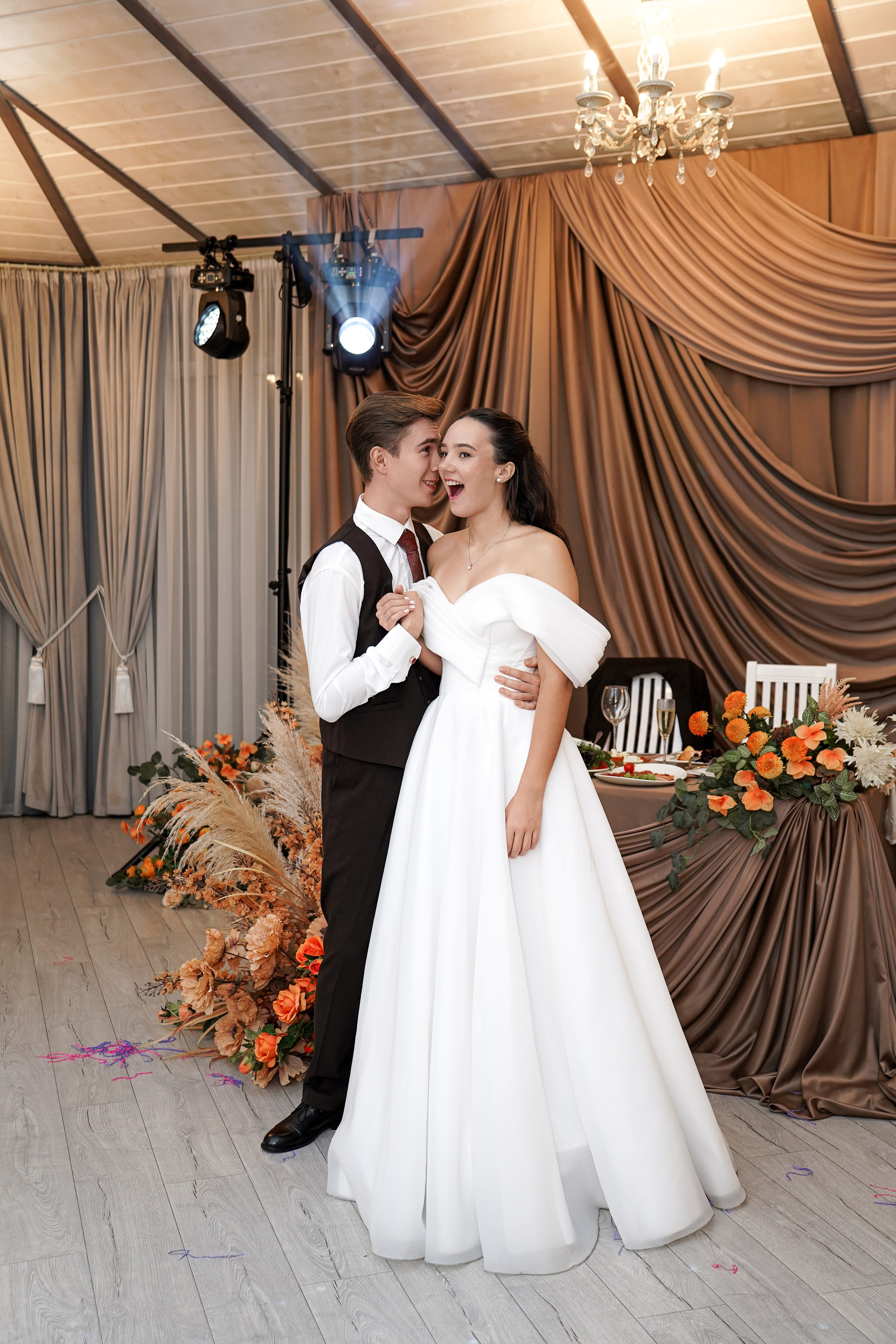 Свадебный банкет в беседке. Свадебный фотограф в Ростове-на-Дону. Таинство Крещения и Венчания, семейные фотосессии. Алёна Чёботова