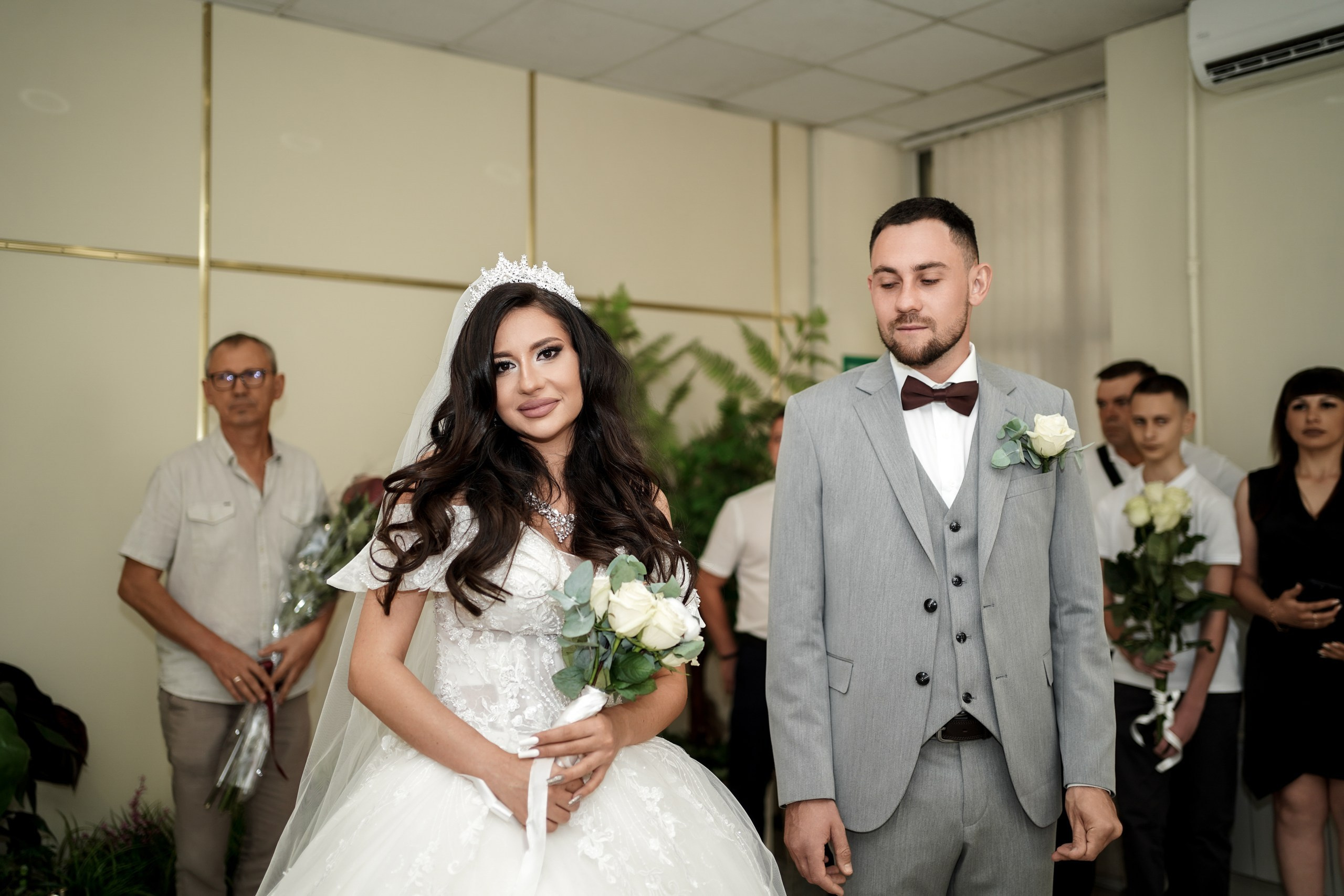 Фотосессия в ЗАГСе Ленинского района в Ростове-на-Дону. Фотограф Алёна Чёботова. Свадебный фотограф в Ростове-на-Дону. Таинство Крещения и Венчания, семейные фотосессии. Алёна Чёботова