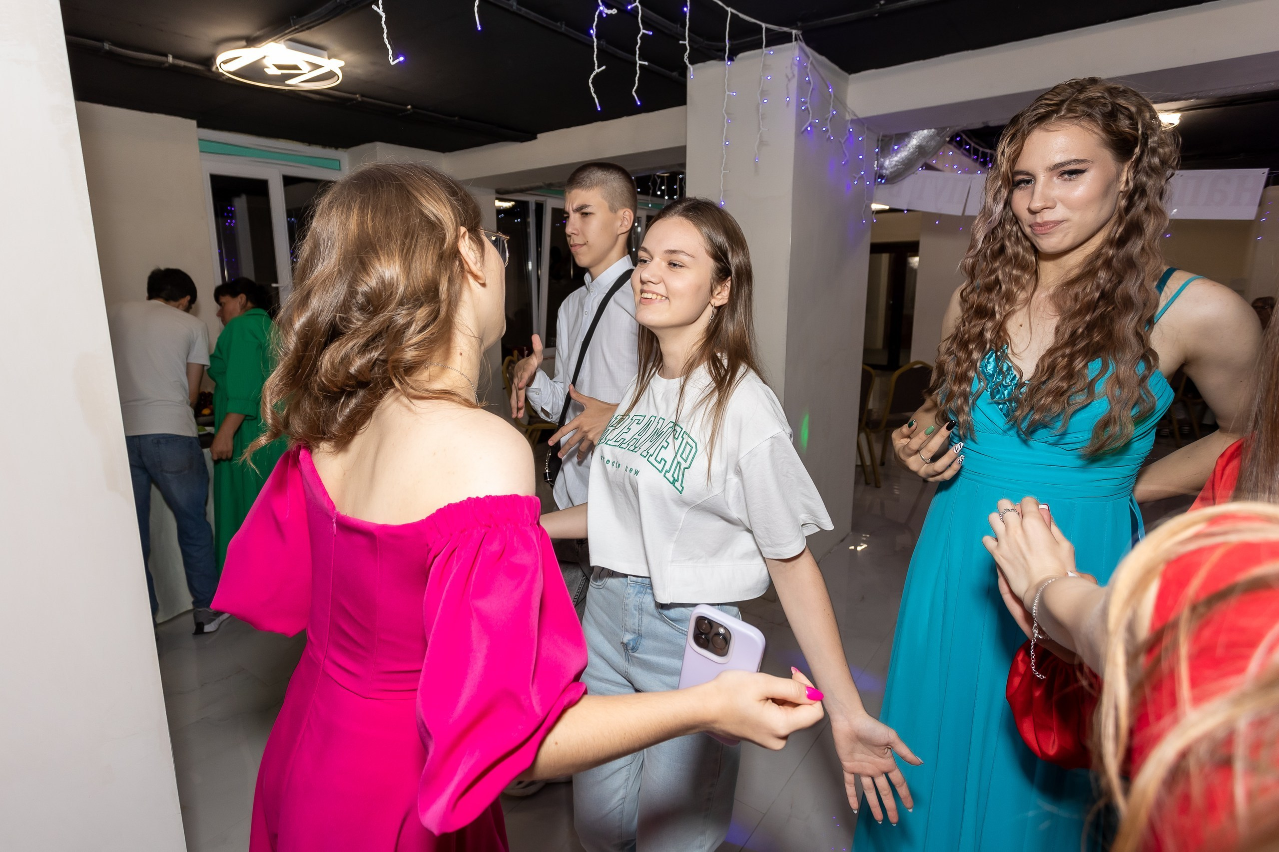 Вручение аттестата и выпускной вечер. Выпускные альбомы Майкоп, Краснодар Елена Золотарева