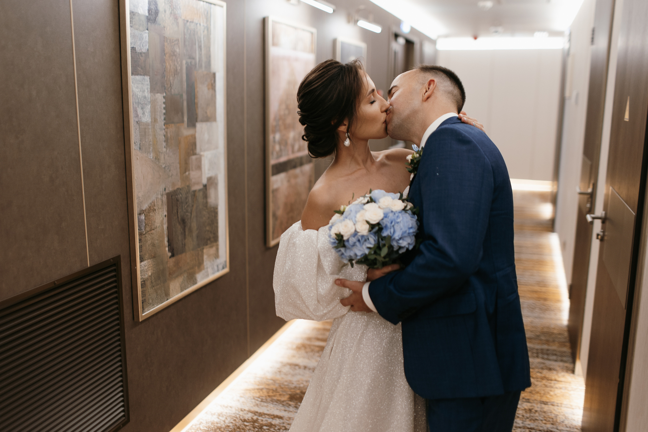 Улыбки и поцелуи. Свадебный фотограф — Ефимов Сергей