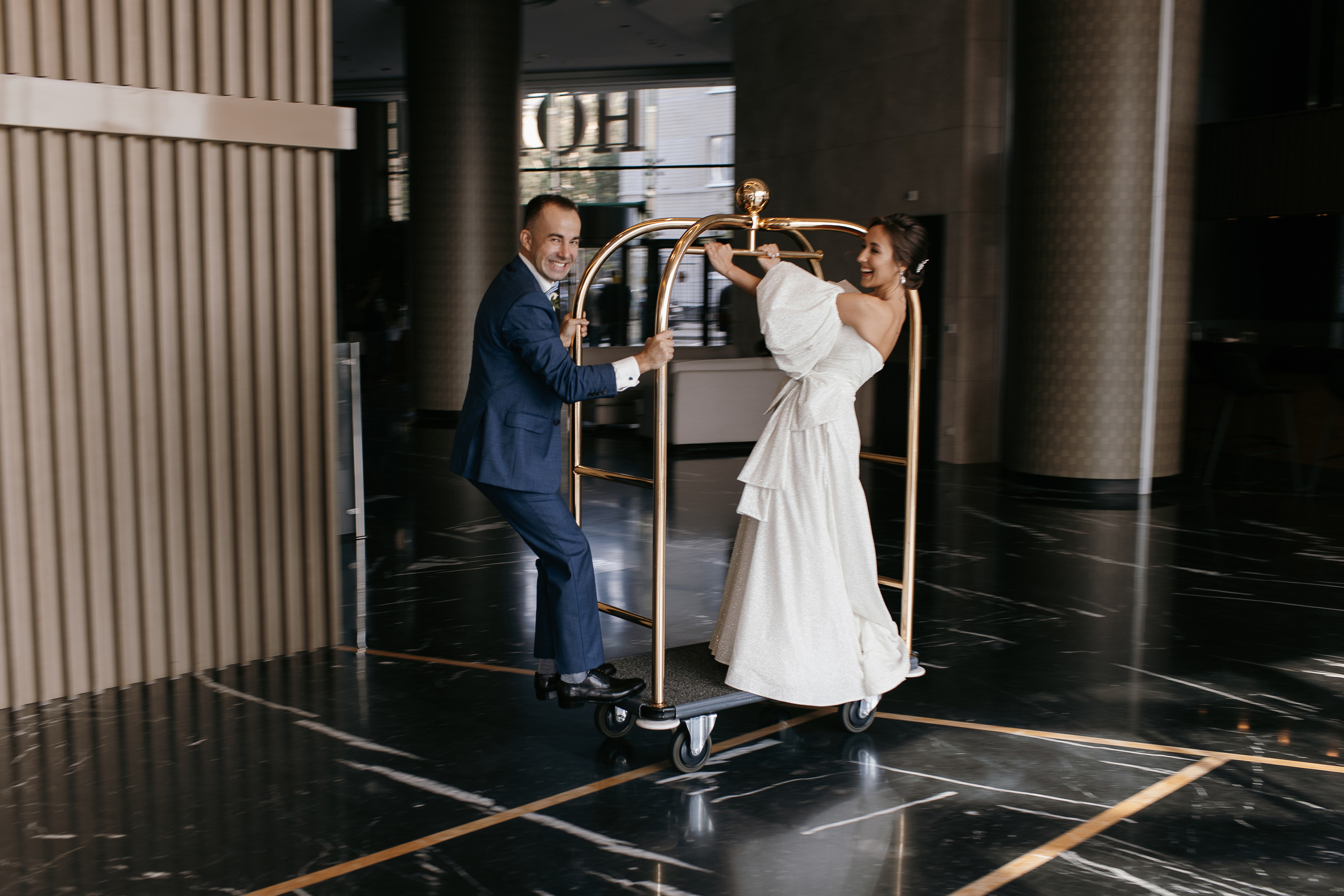 Улыбки и поцелуи. Свадебный фотограф — Ефимов Сергей