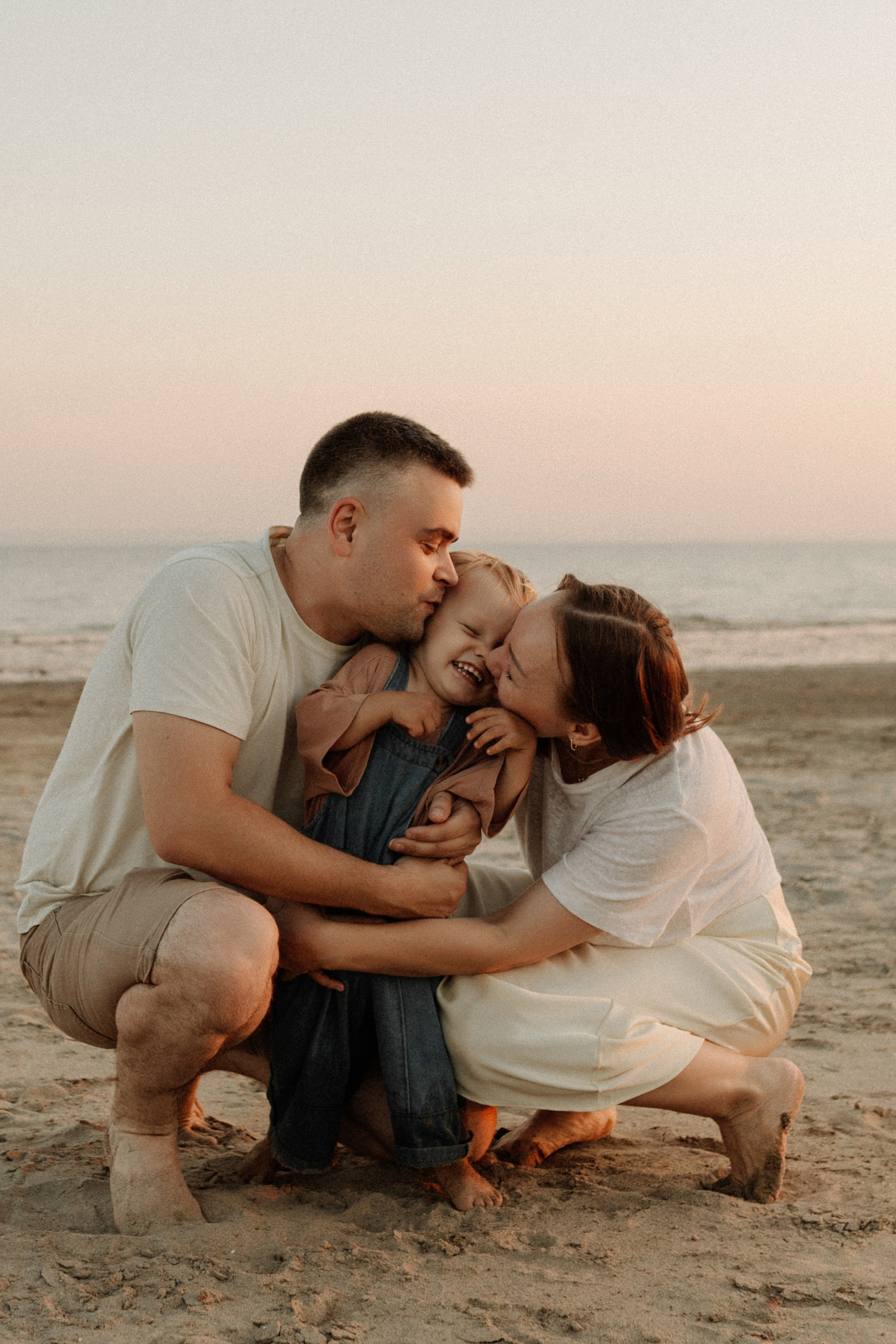 Трое у реки, не считая фотографа. Семейный фотограф в Краснодаре Яна Морева