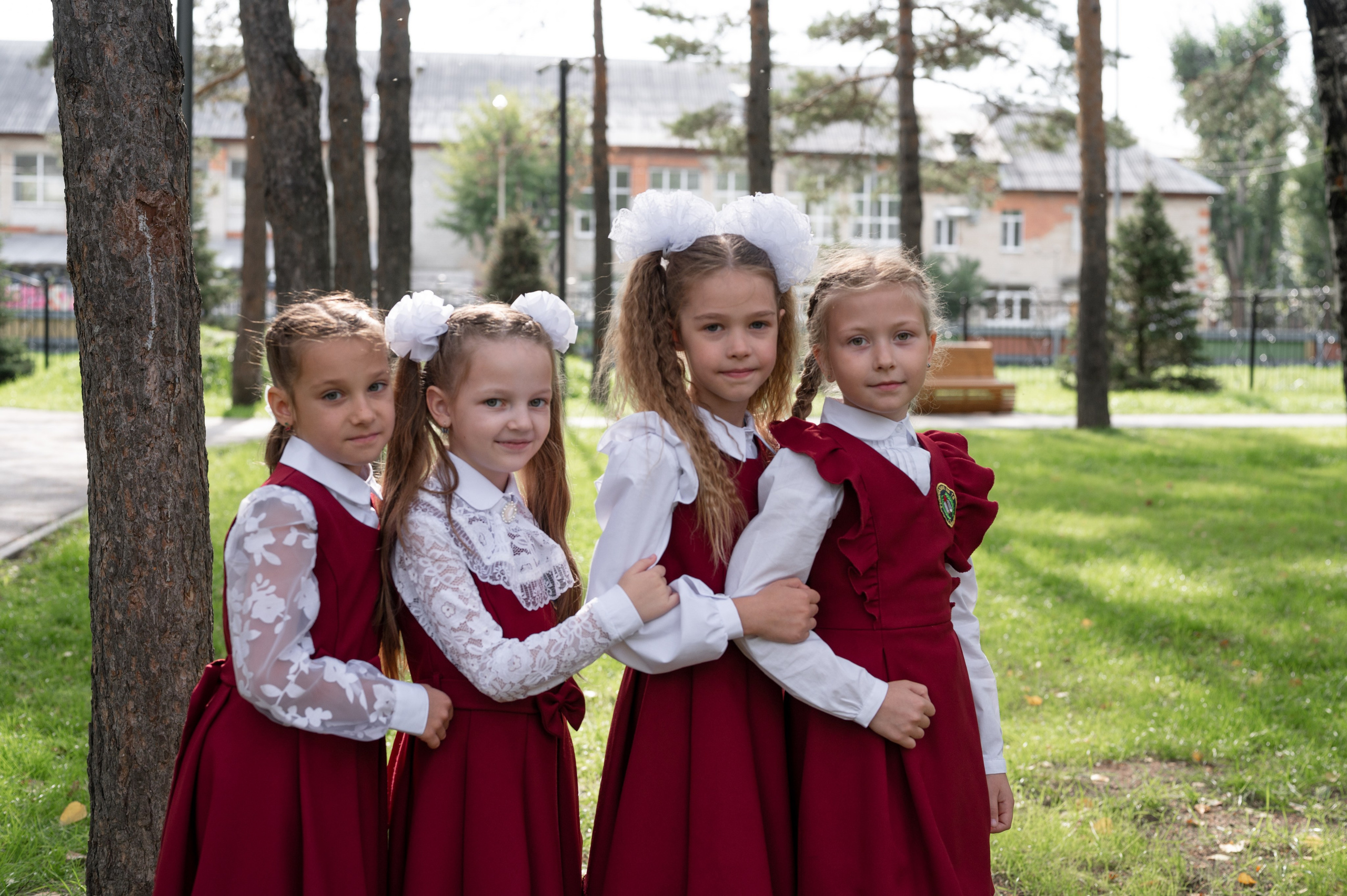 1 сентября 16 гимназия 2 класс (линейка + в классе+ на улице). Фотограф новорожденных, семейный детский в Тюмени Татьяна Морозова