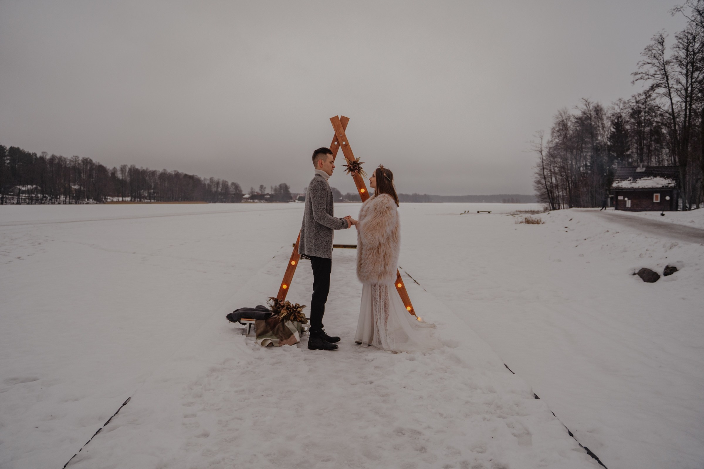 Зимняя свадебная фотосессия прогулка. Фотограф Екатерина в городе Новороссийск