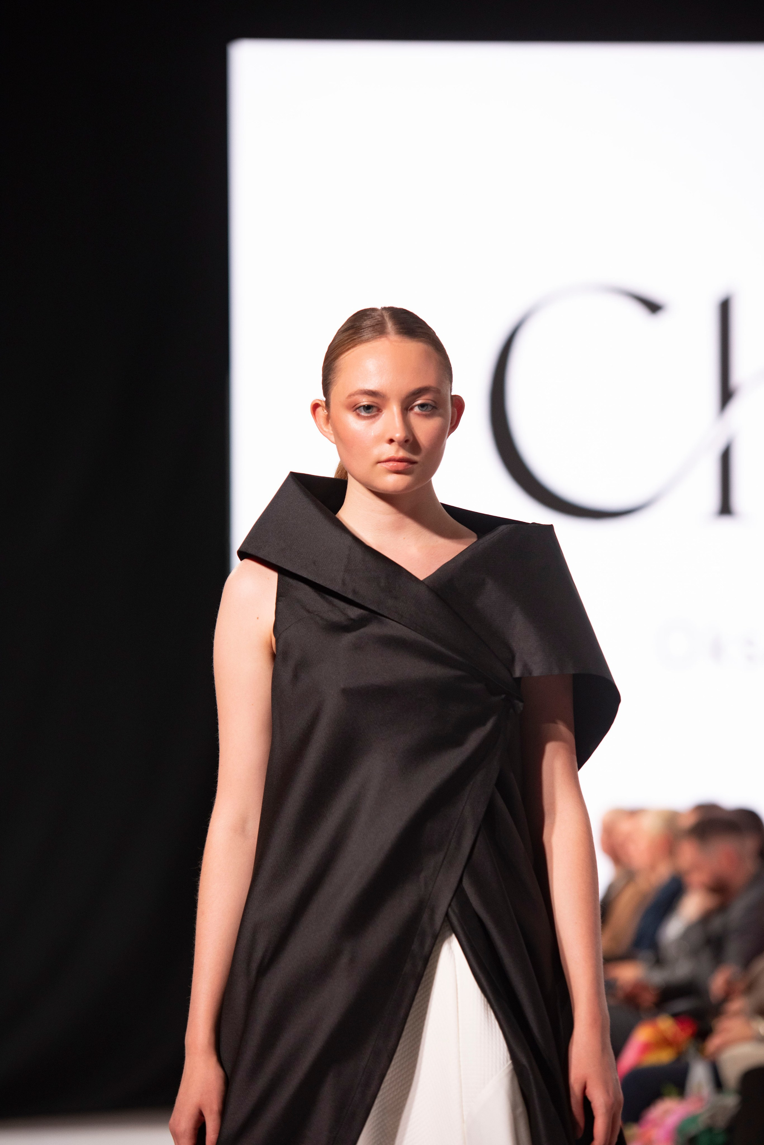 Фотограф на модельный показ. Свадебный, семейный, фэшн фотограф, школьный фотограф в Сочи