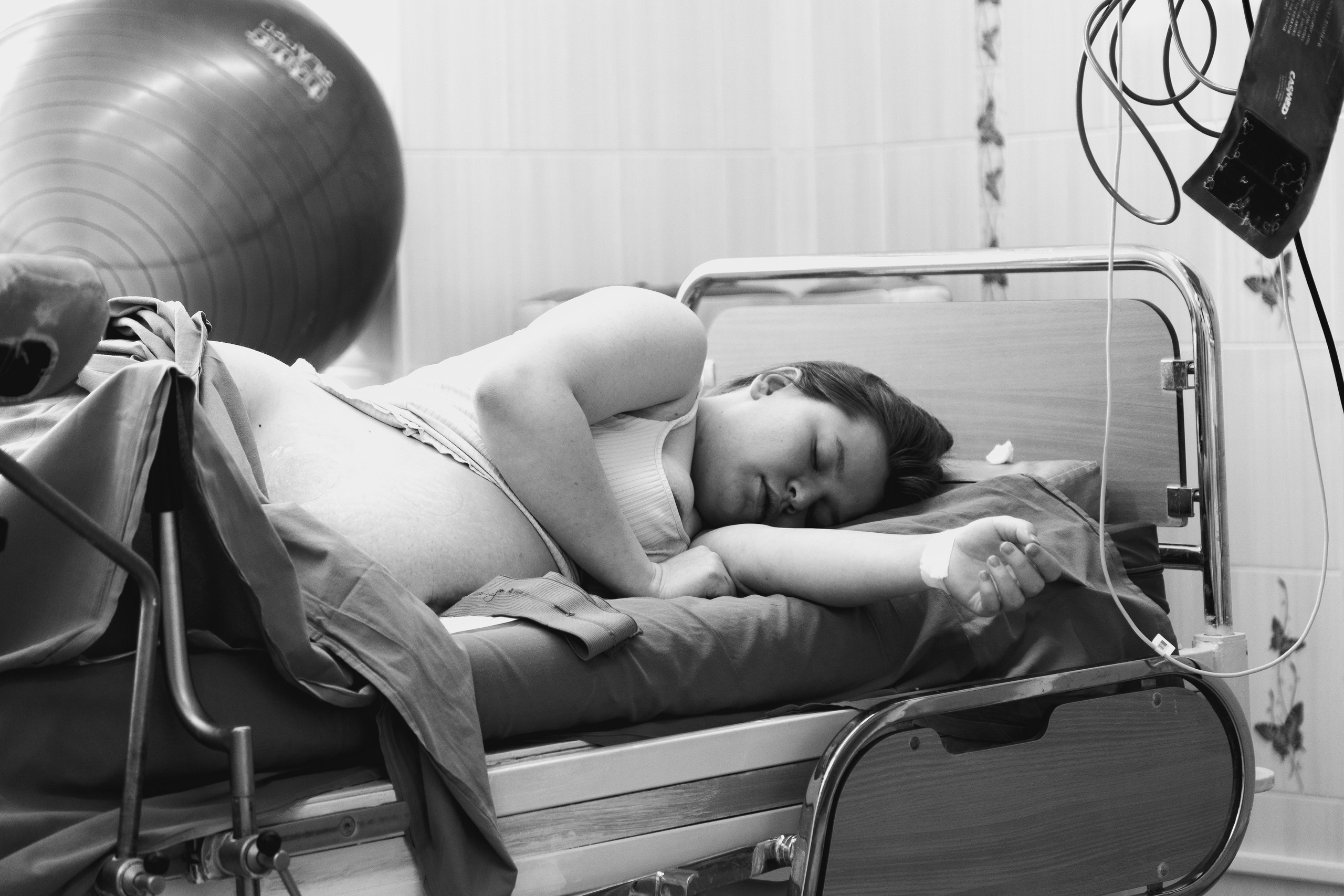 РОДЫ. МЕДИЦИНСКИЙ РЕПОРТАЖ О РОЖДЕНИИ РЕБЕНКА. ФОТОГРАФ АЛЕКСАНДРА ПЕРМЯКОВА