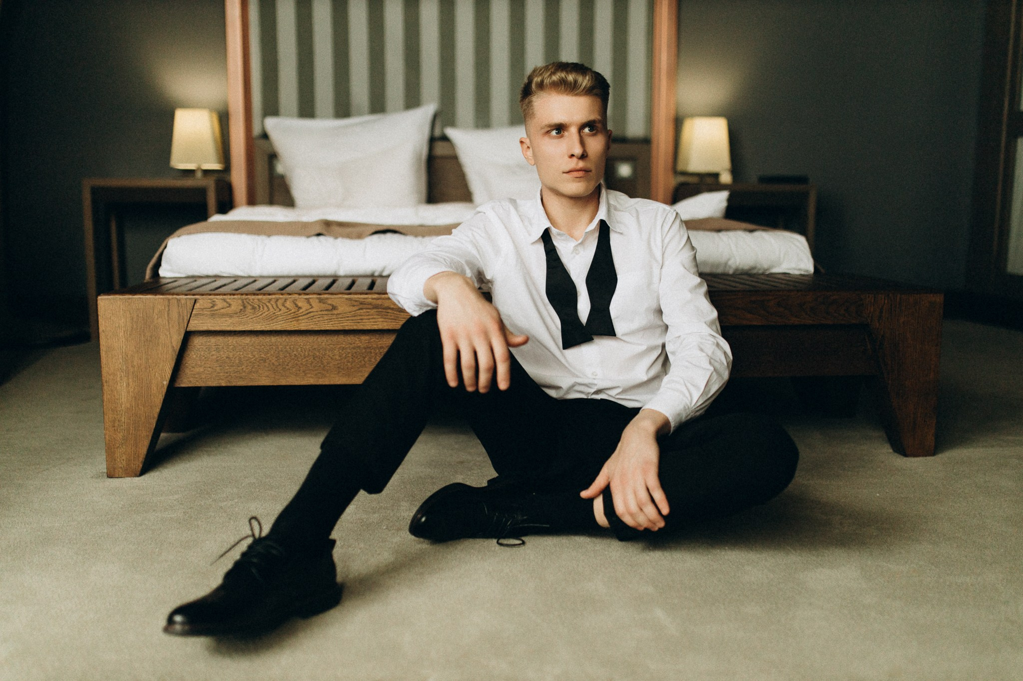 Любовь в индустриальном свете: свадебная фотосессия в стильном интерьере. Семейный и свадебный фотограф Ростове-на-Дону