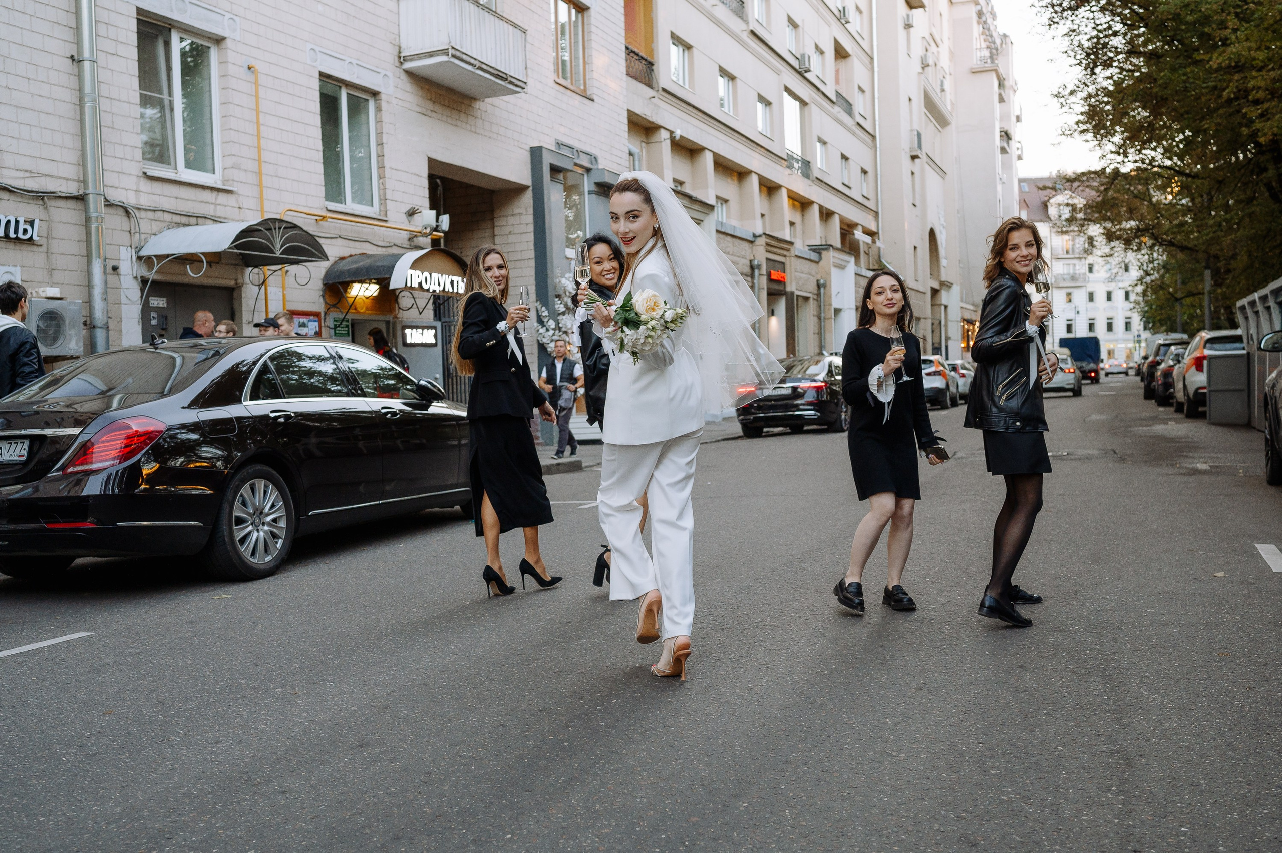 Девичник Лауры | Патриарши Пруды | 2023. Фотограф Вито Бурмасов | Москва