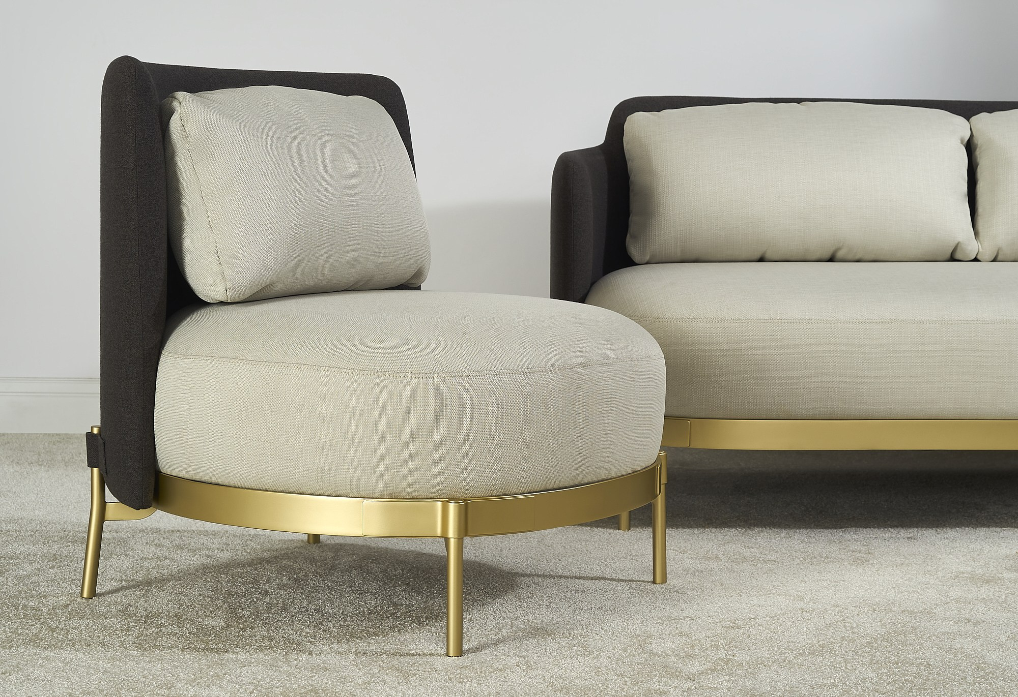 Профессиональная фотосъёмка дизайнерской мягкой мебели в интерьере