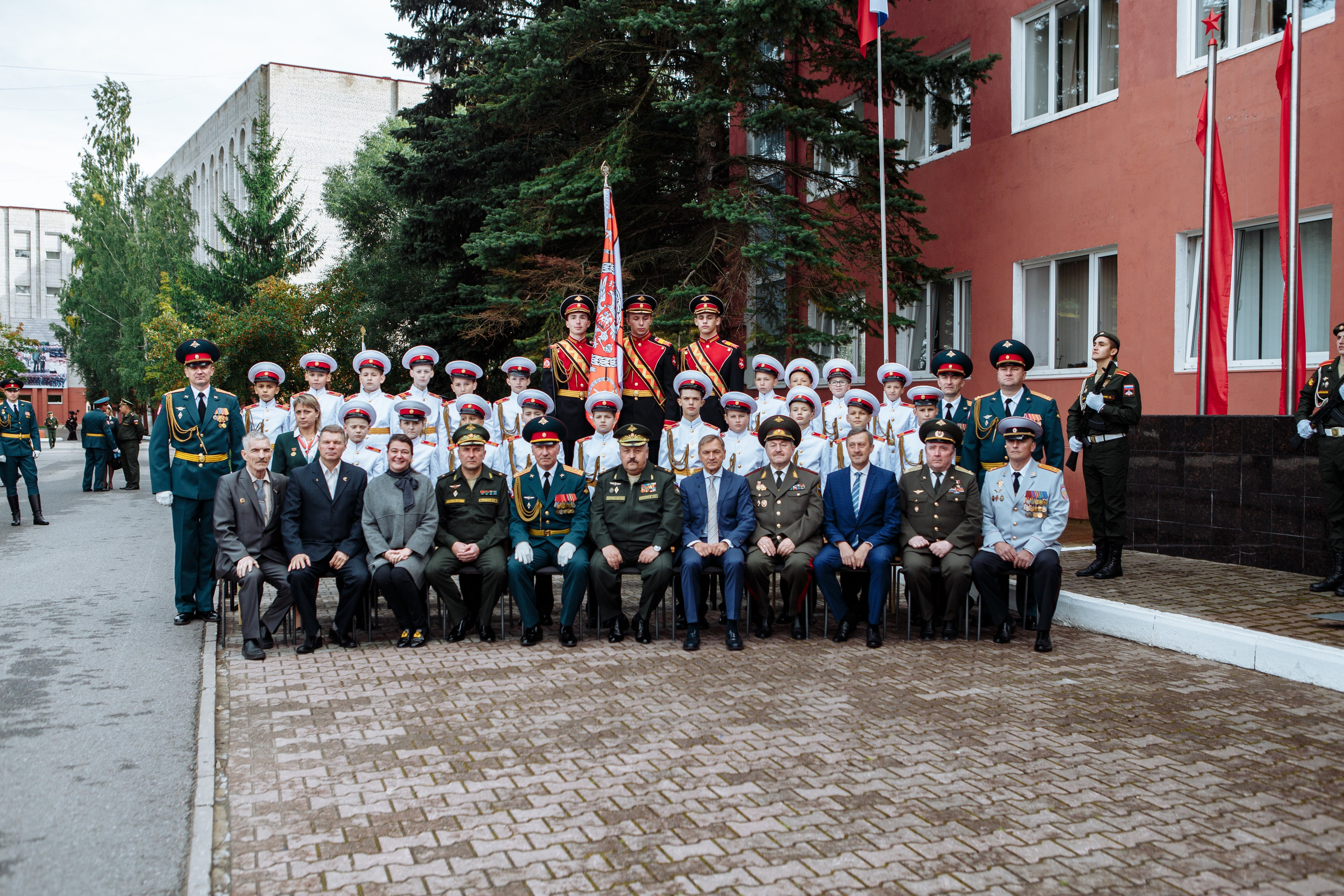 Фото выпускного кадетского училища