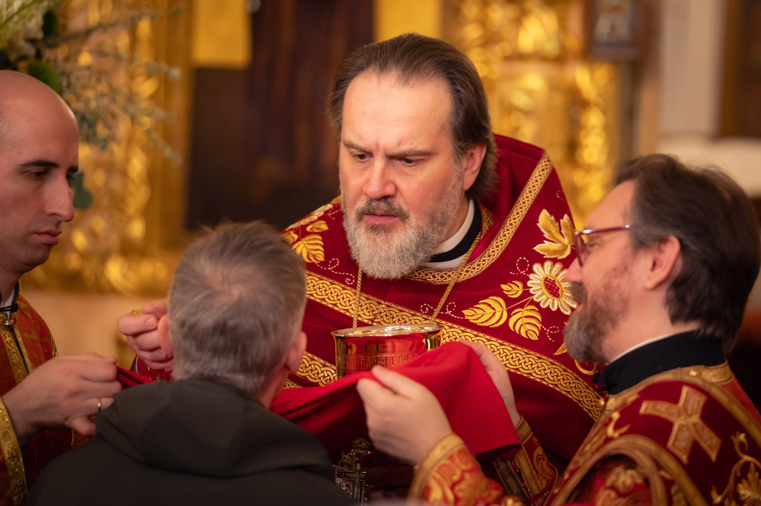Богородский храм. Пасха. Полунощница, Божественная литургия. Антон и Татьяна Денисенко — В храме