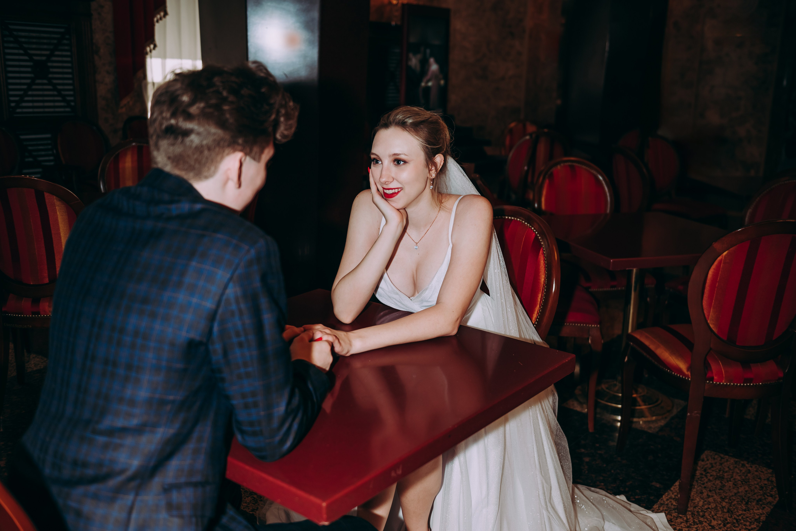 Свадебная фотосессия в музыкальном театре в г. Кемерово