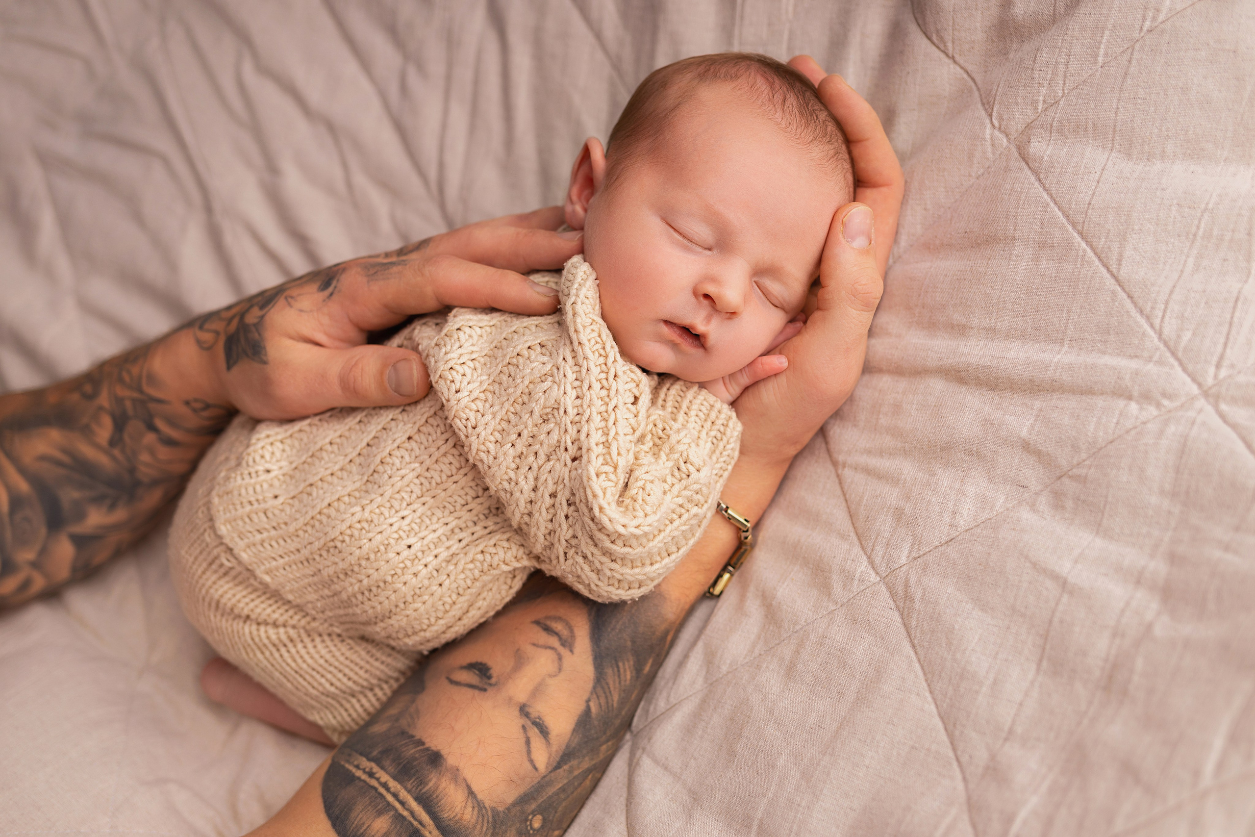 Newborn съемка в стиле Лайф. Фотограф новорожденных малышей в Омске и Омской области Эльвира Камаева