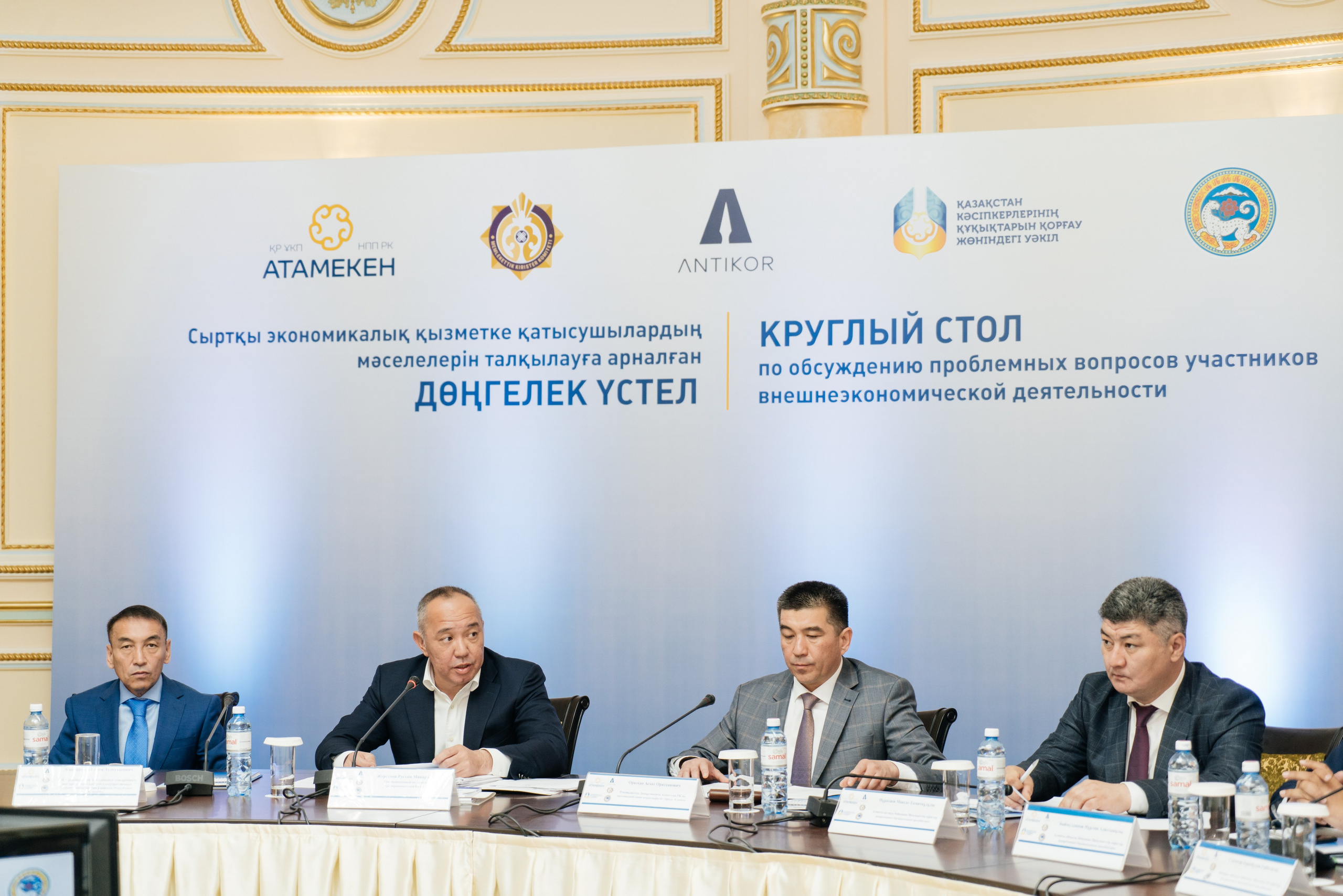 Круглый стол. Свадебный фотограф алматы Шожебаев Кайрат