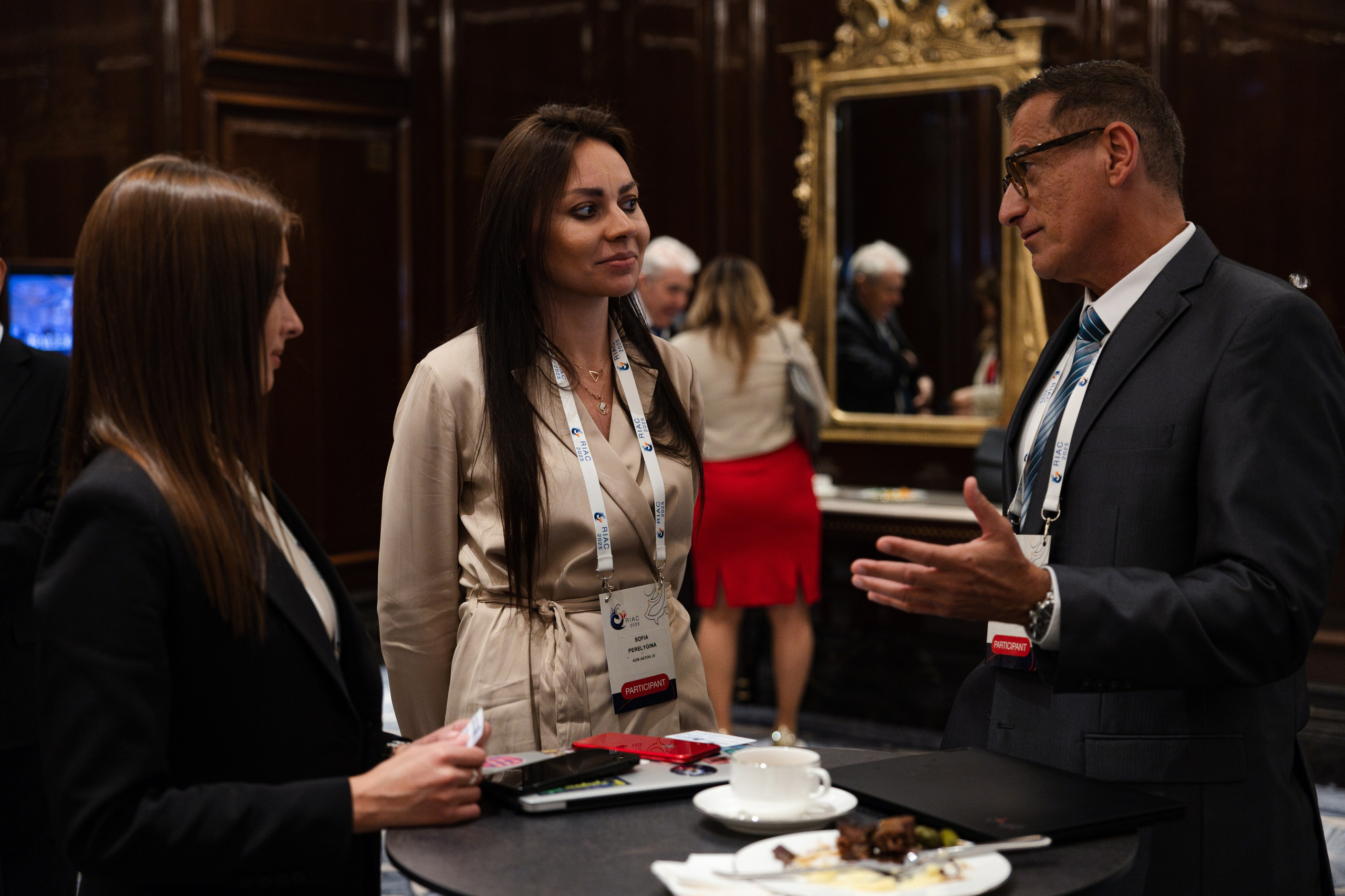 RIAC 2025. Свадебный репортажный фотограф в Москве