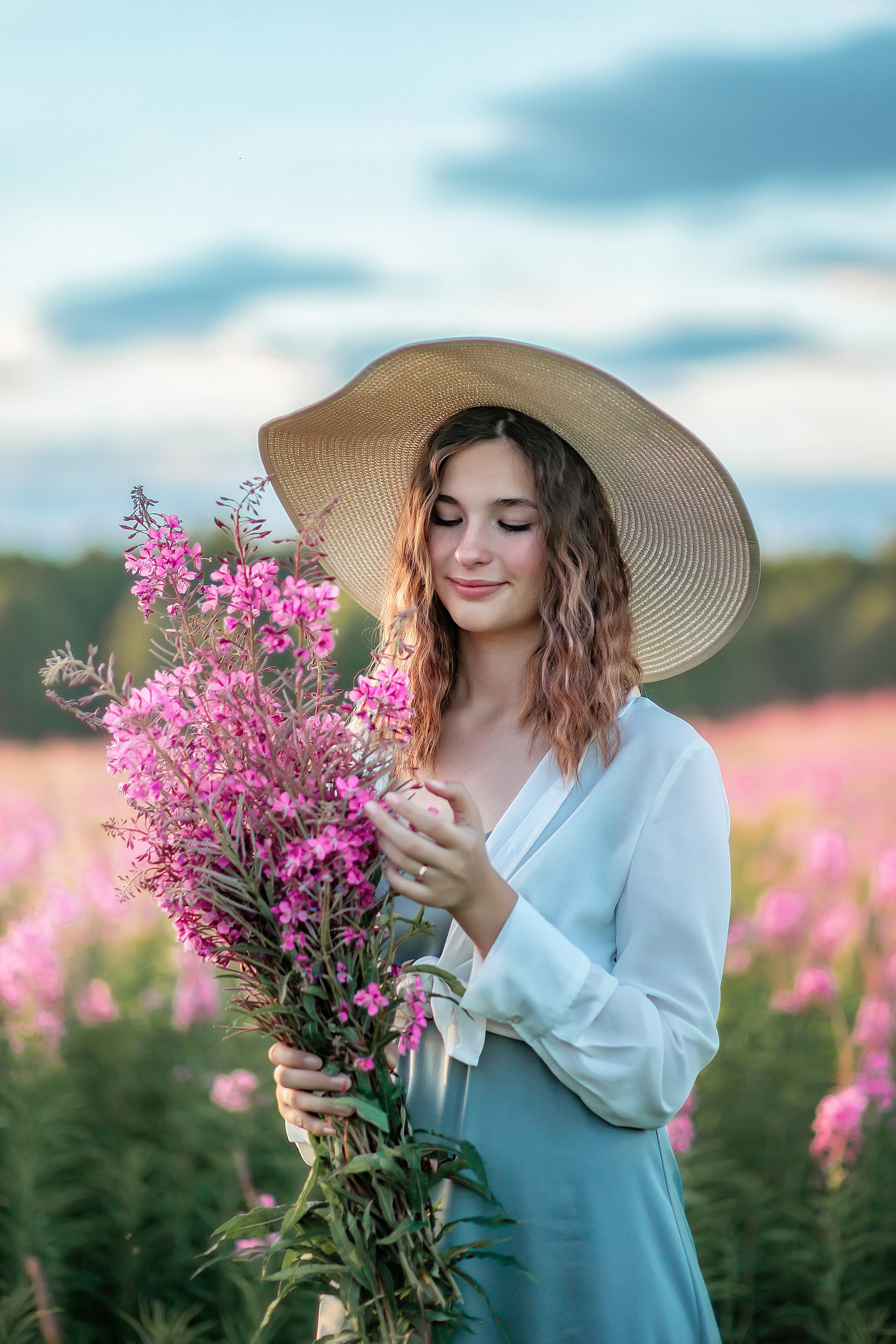 Волшебный закат в поле Иван-чая. Детский и семейный фотограф в Красноярске Юлия Бирюкова