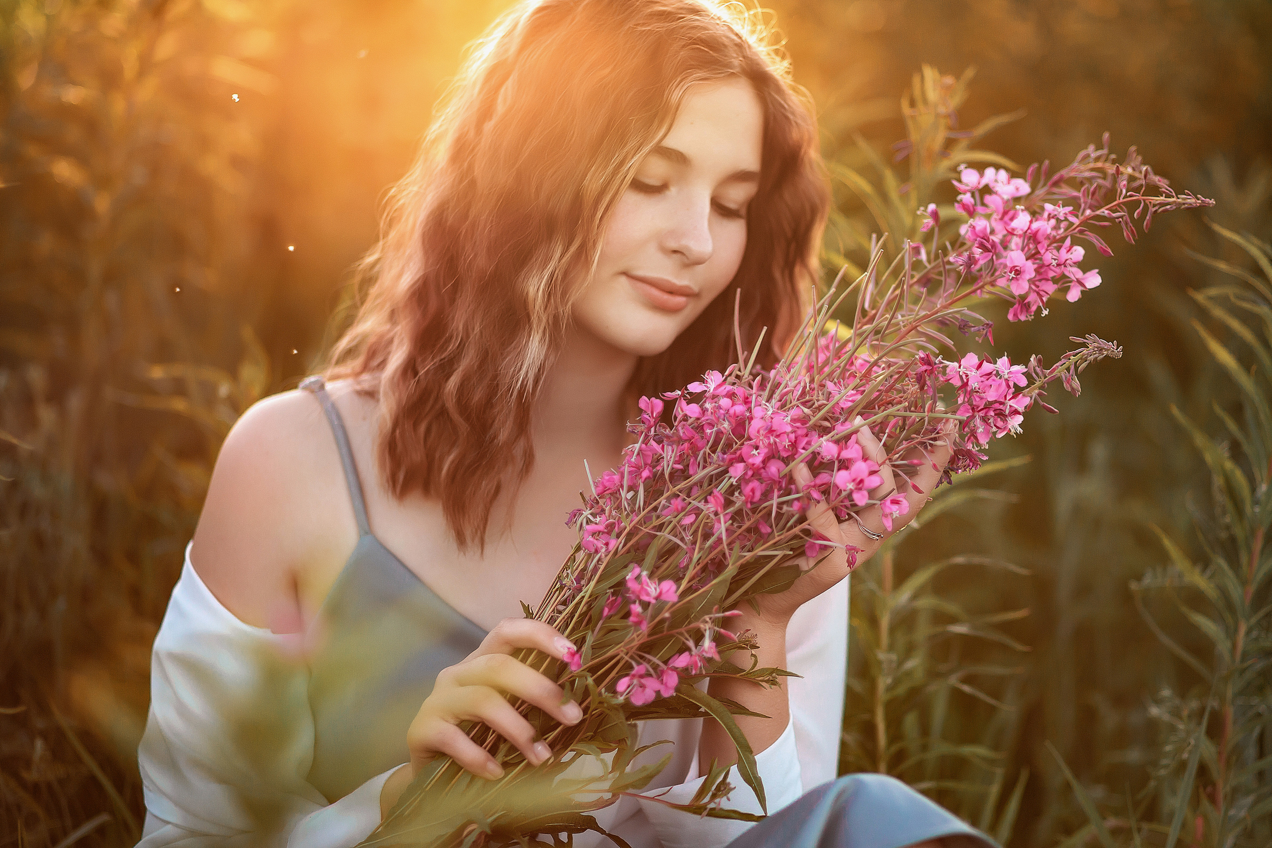 Волшебный закат в поле Иван-чая. Детский и семейный фотограф в Красноярске Юлия Бирюкова