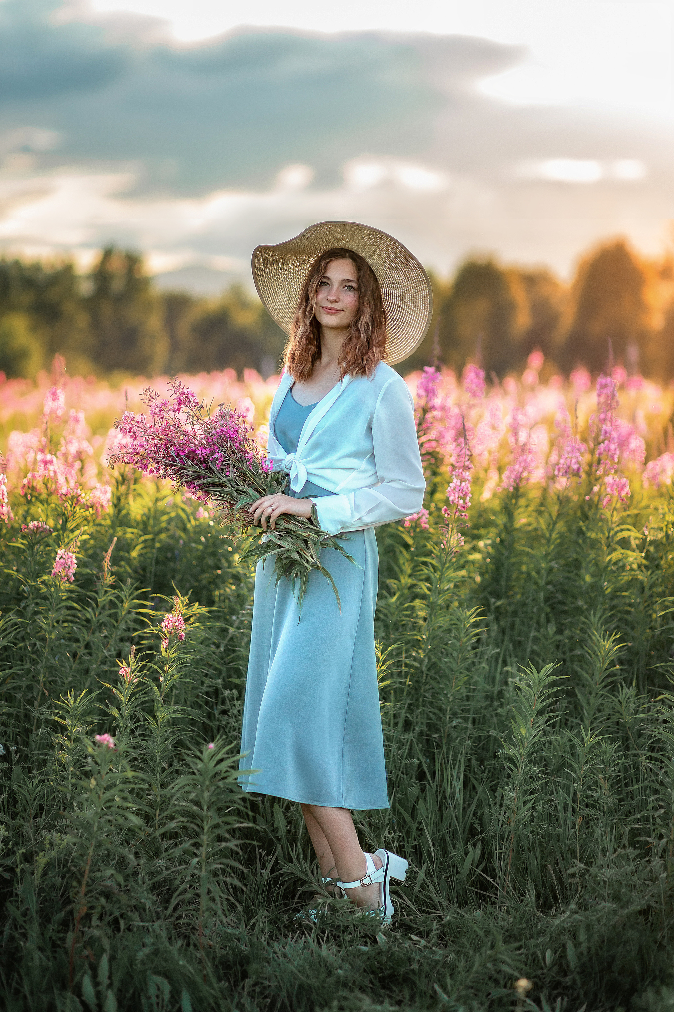 Волшебный закат в поле Иван-чая. Детский и семейный фотограф в Красноярске Юлия Бирюкова