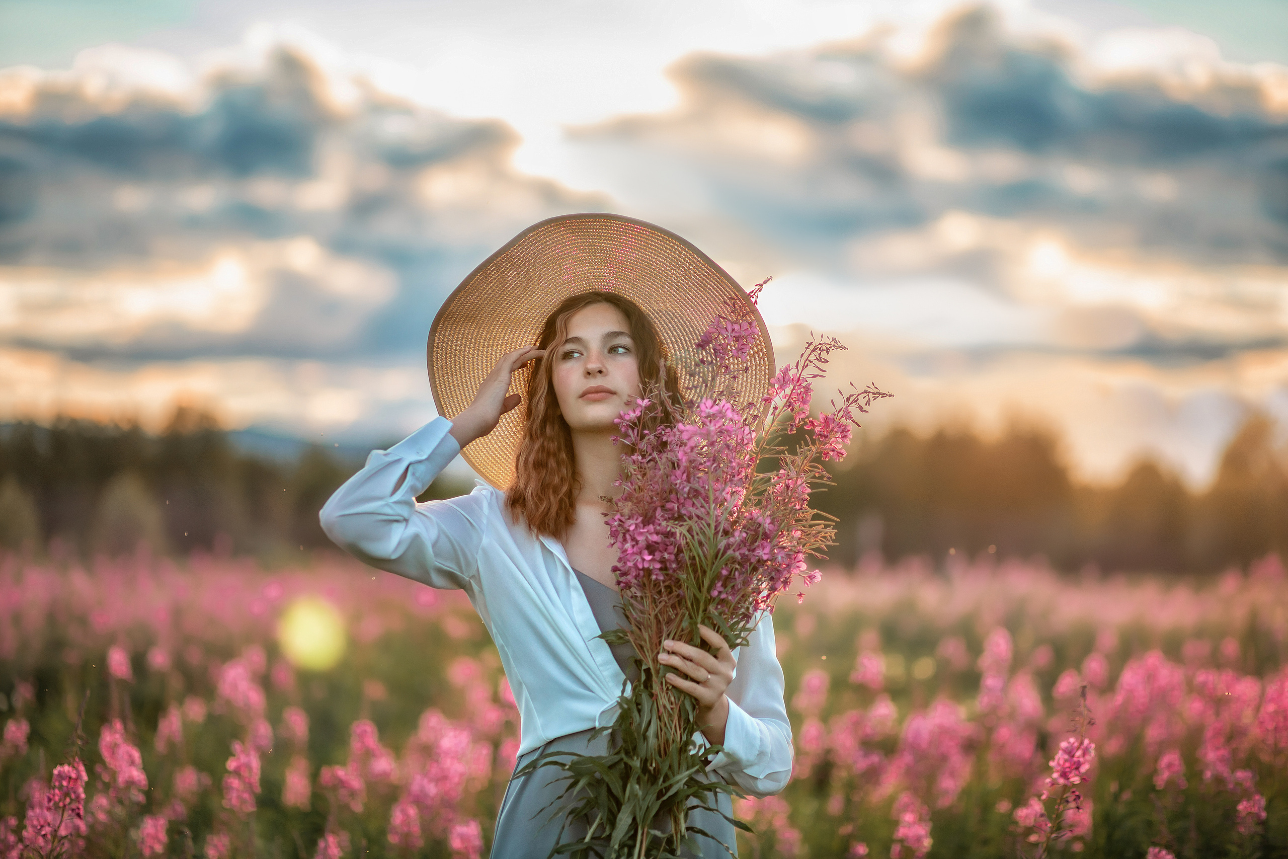 Волшебный закат в поле Иван-чая. Детский и семейный фотограф в Красноярске Юлия Бирюкова