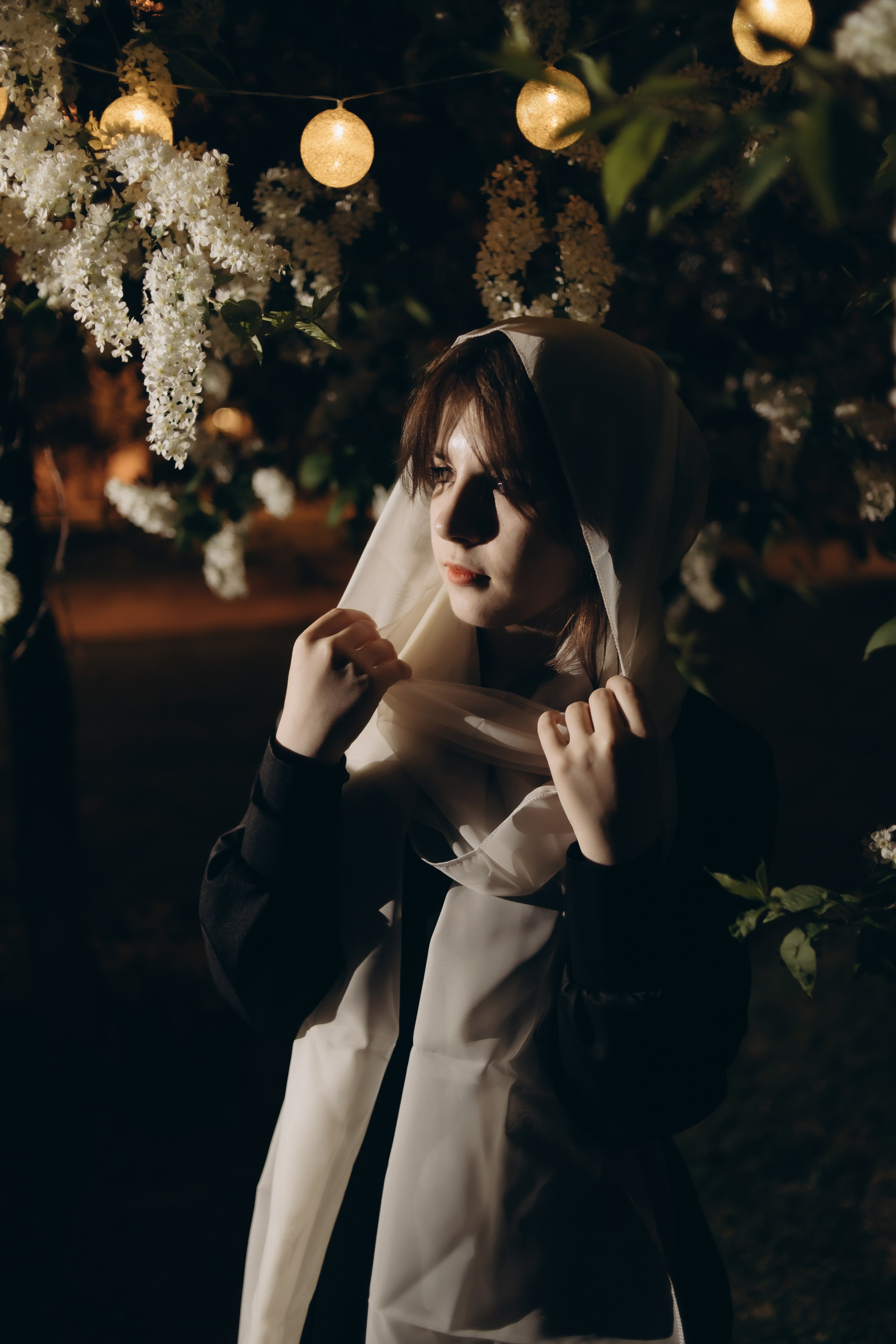 Ангелина. Ночь и цветы. Фотограф Регина Крикунова г. Красноярск