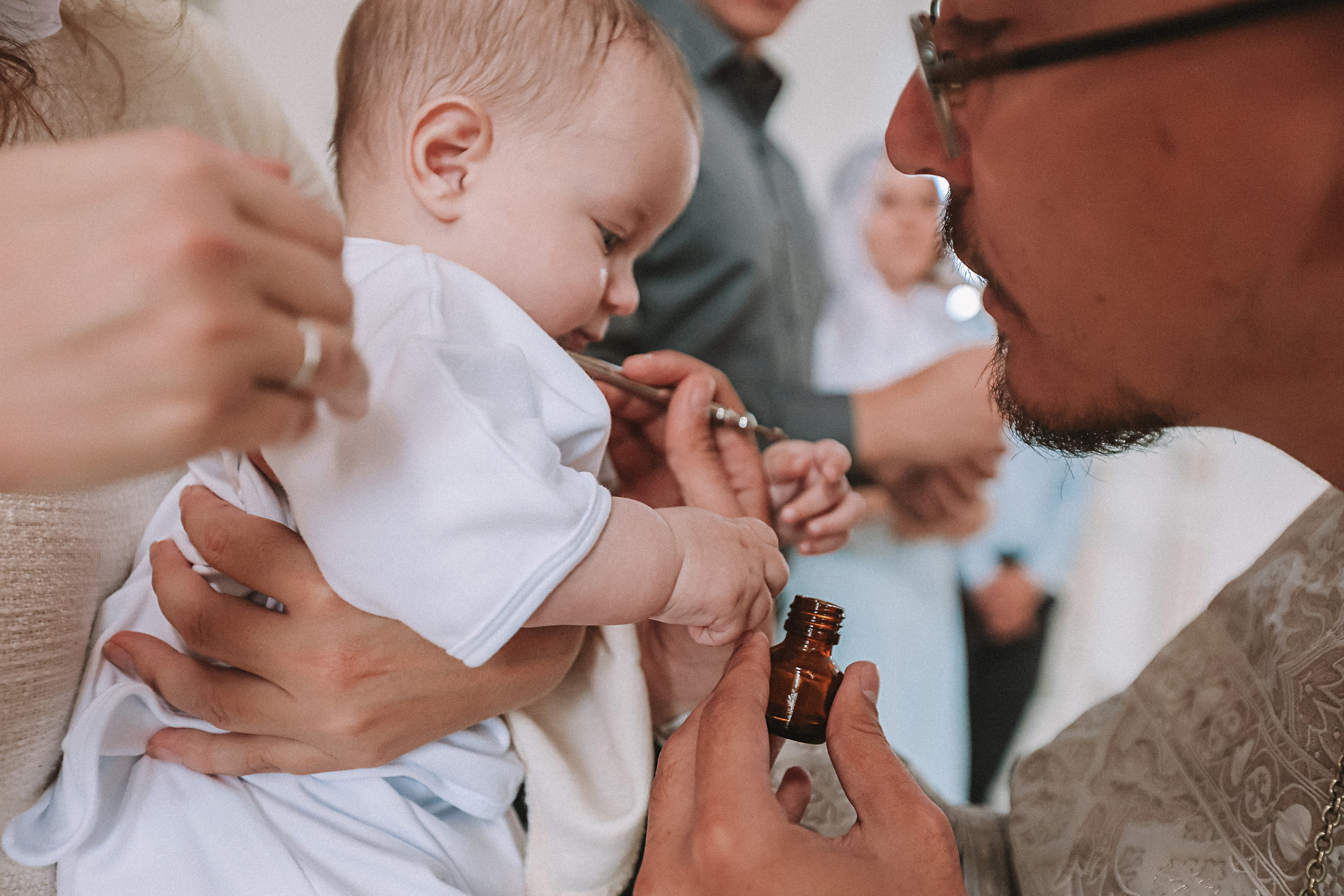 Крещение церковь около моста влюбленных. Семейный фотограф Тюмень, фотограф на роды Салмина Мария