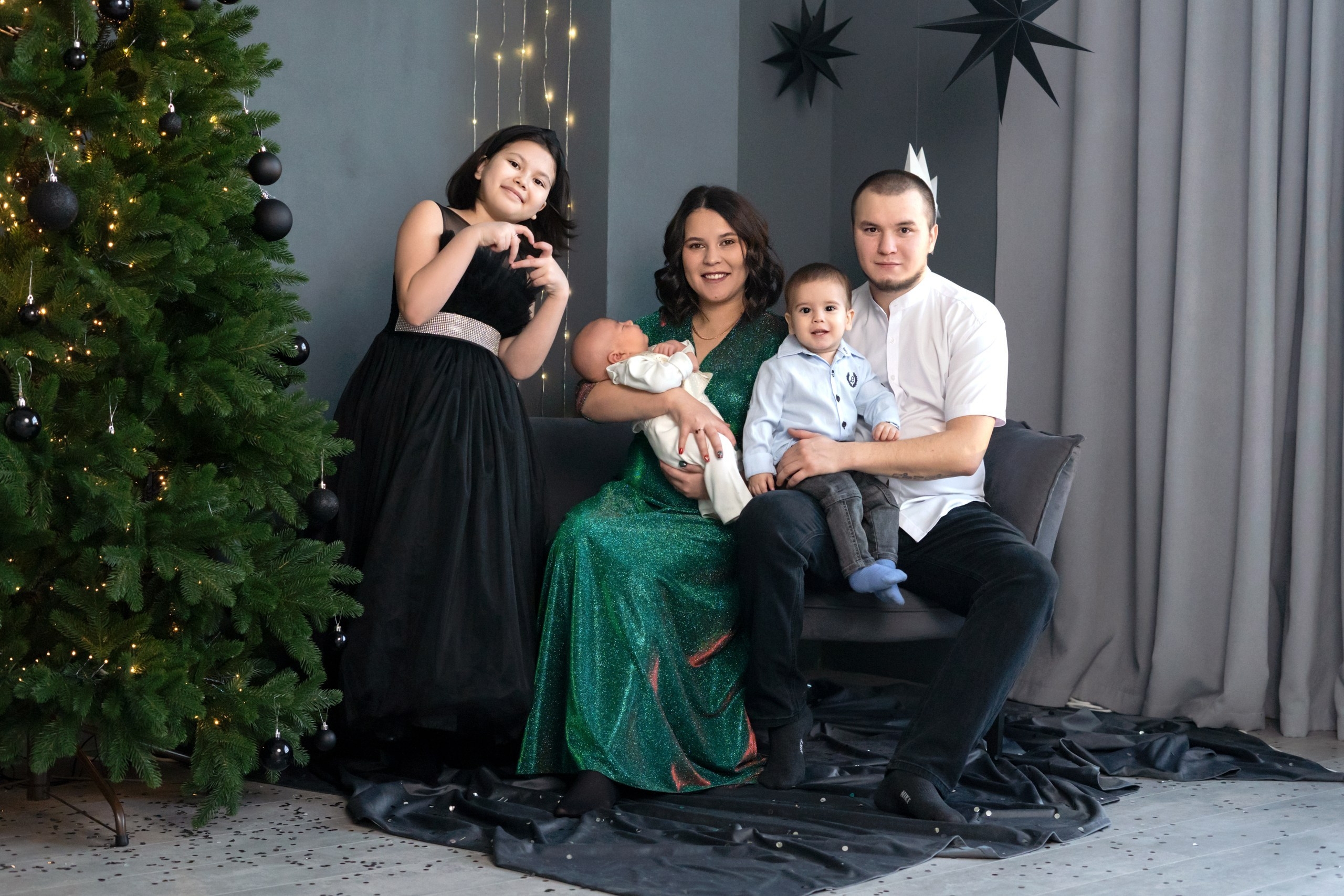 Новогодние съемки в студии. Мила Посвит Фотограф новорожденных в Тобольске