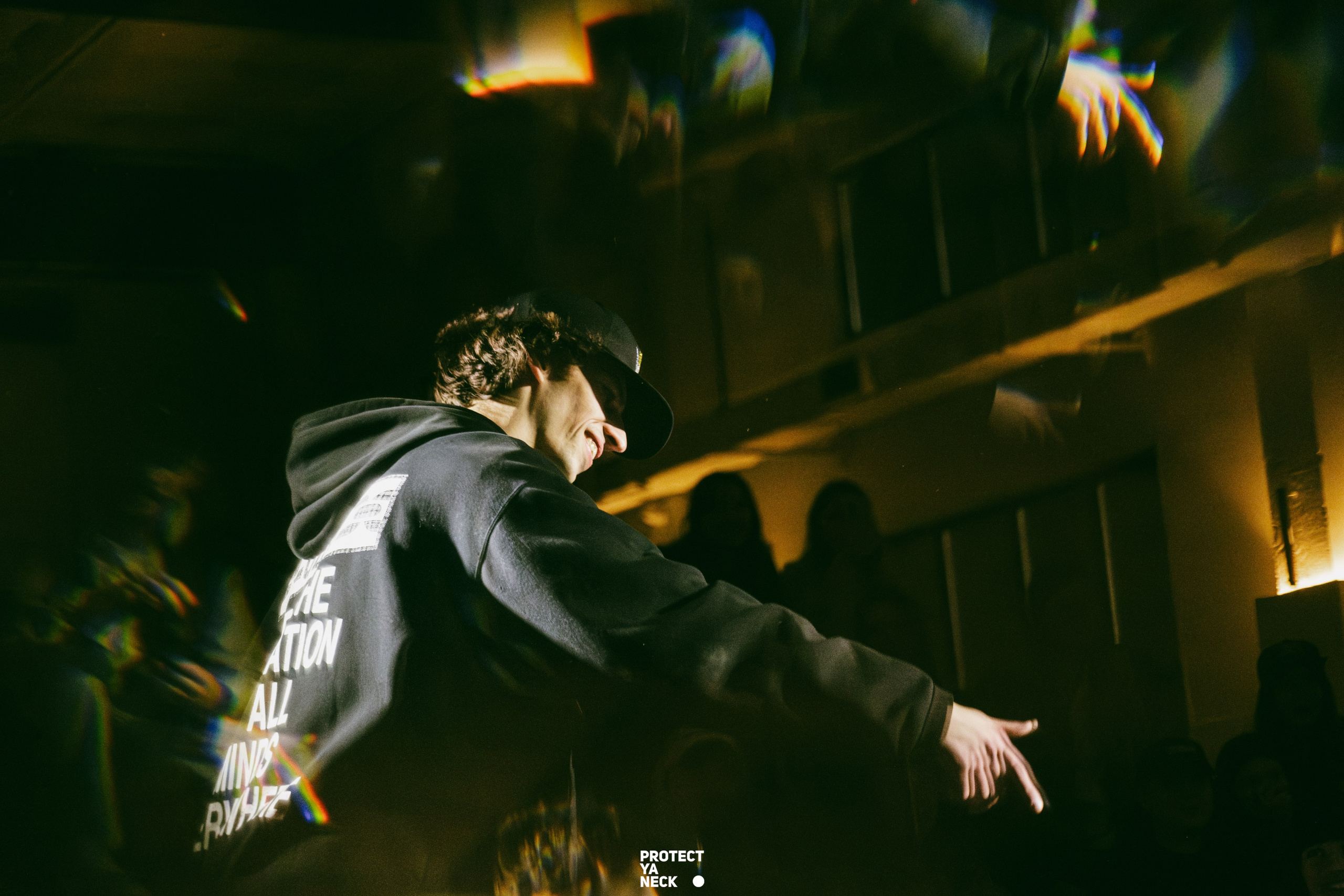 PROTECT YA NECK 22/03 (@youlovebu). Соня бу тебя сфоткала