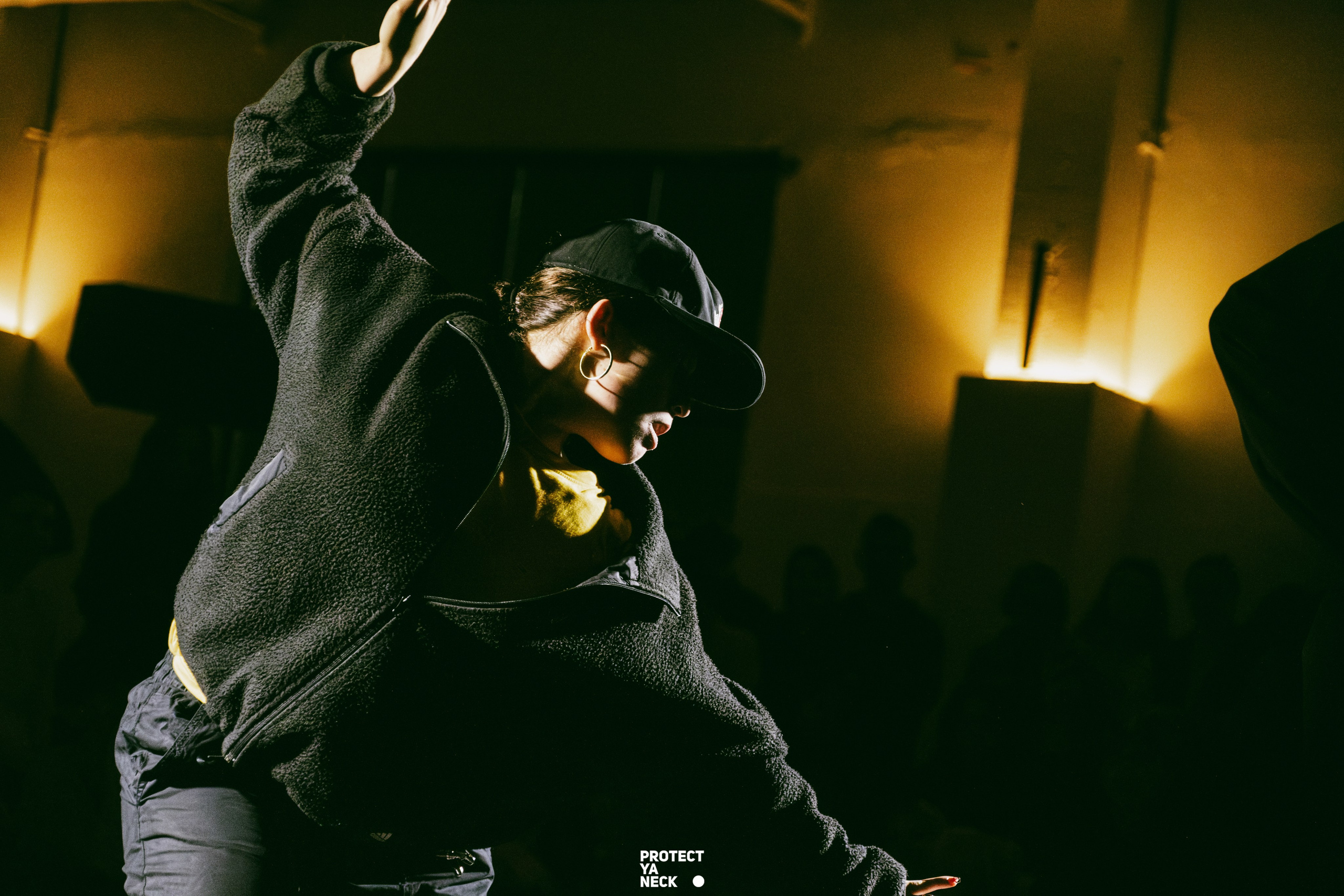 PROTECT YA NECK 22/03 (@youlovebu). Соня бу тебя сфоткала