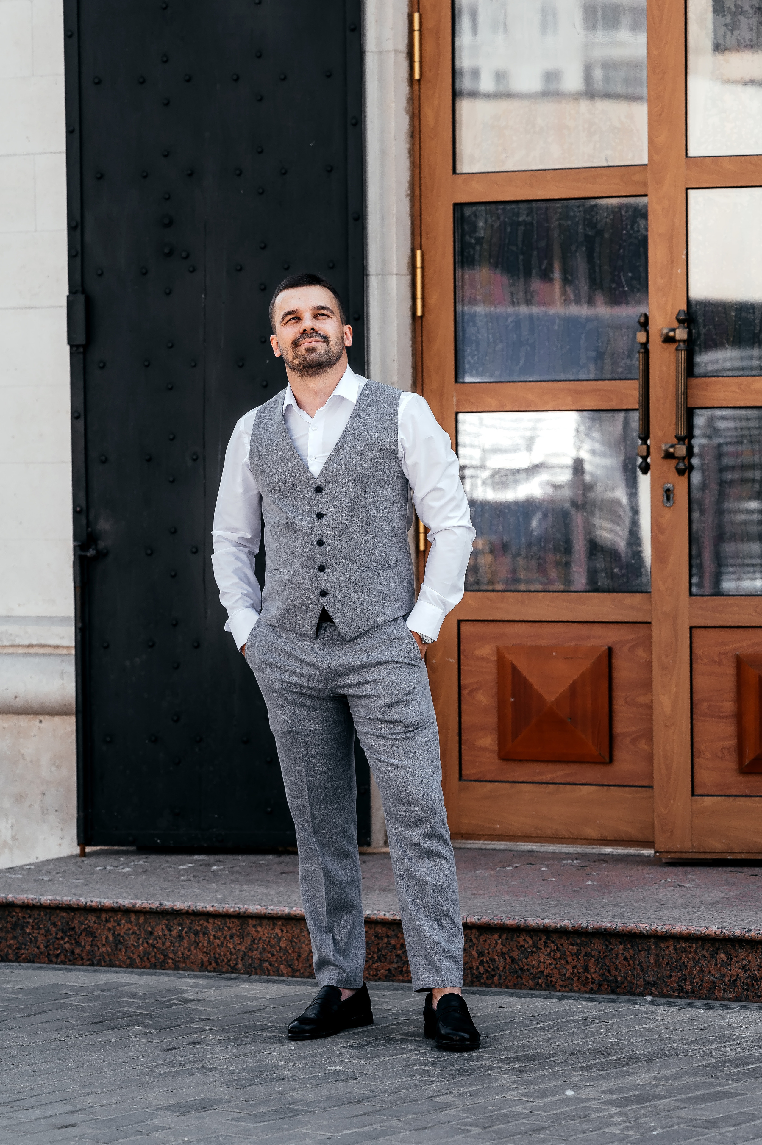 Свадебная прогулка по набережной в Щелково. Свадебный и семейный фотограф Виктория Носачёва. Щелково, Москва и МО