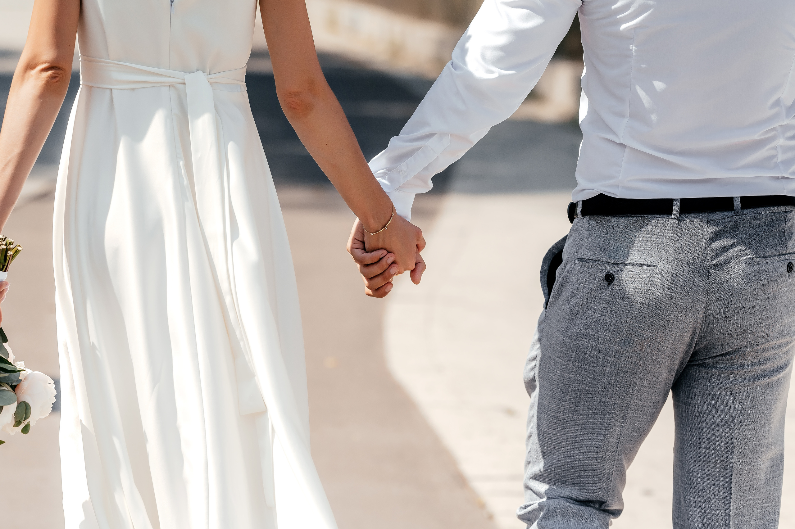 Свадебная прогулка по набережной в Щелково. Свадебный и семейный фотограф Виктория Носачёва. Щелково, Москва и МО