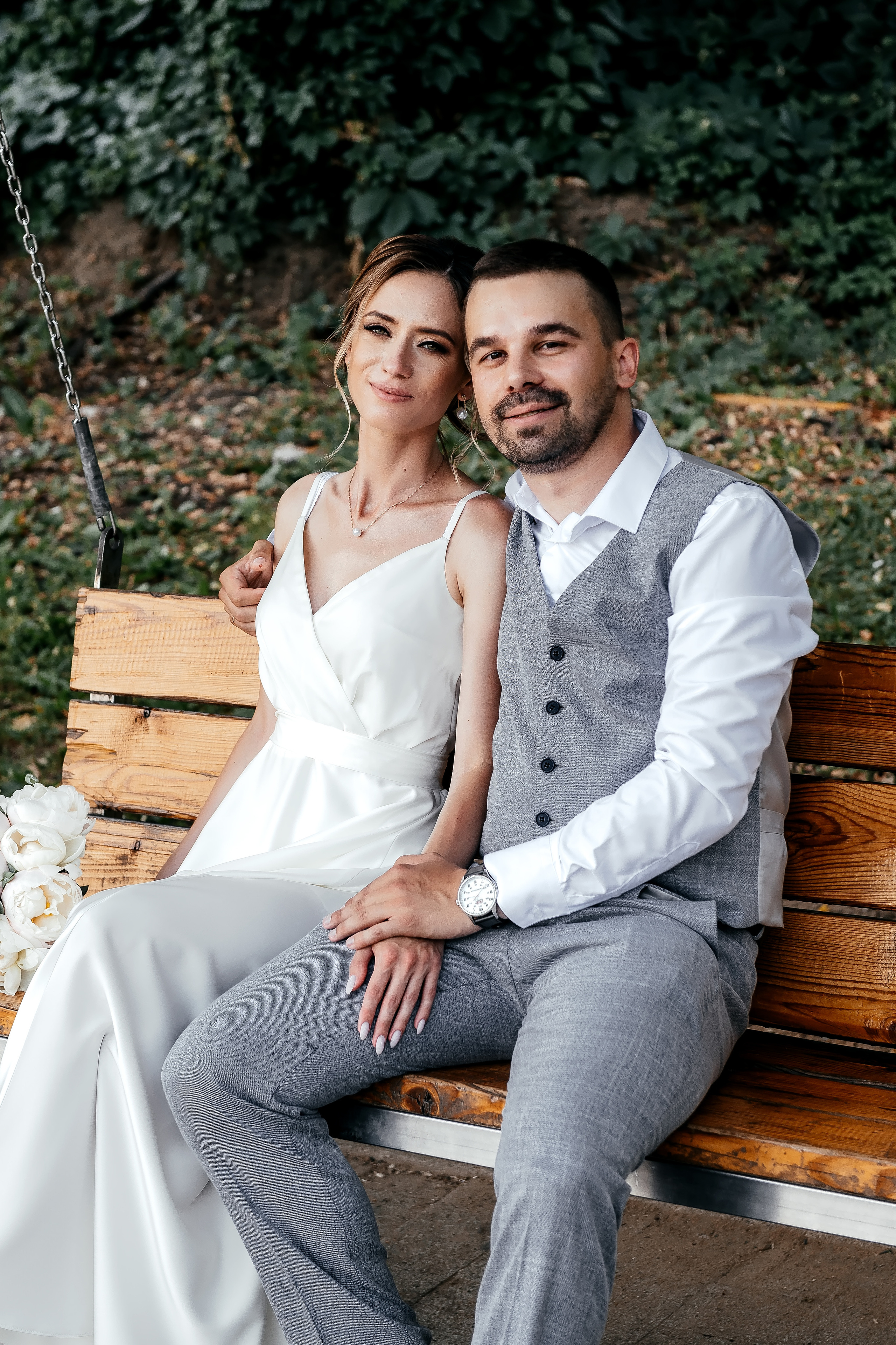 Свадебная прогулка по набережной в Щелково. Свадебный и семейный фотограф Виктория Носачёва. Щелково, Москва и МО