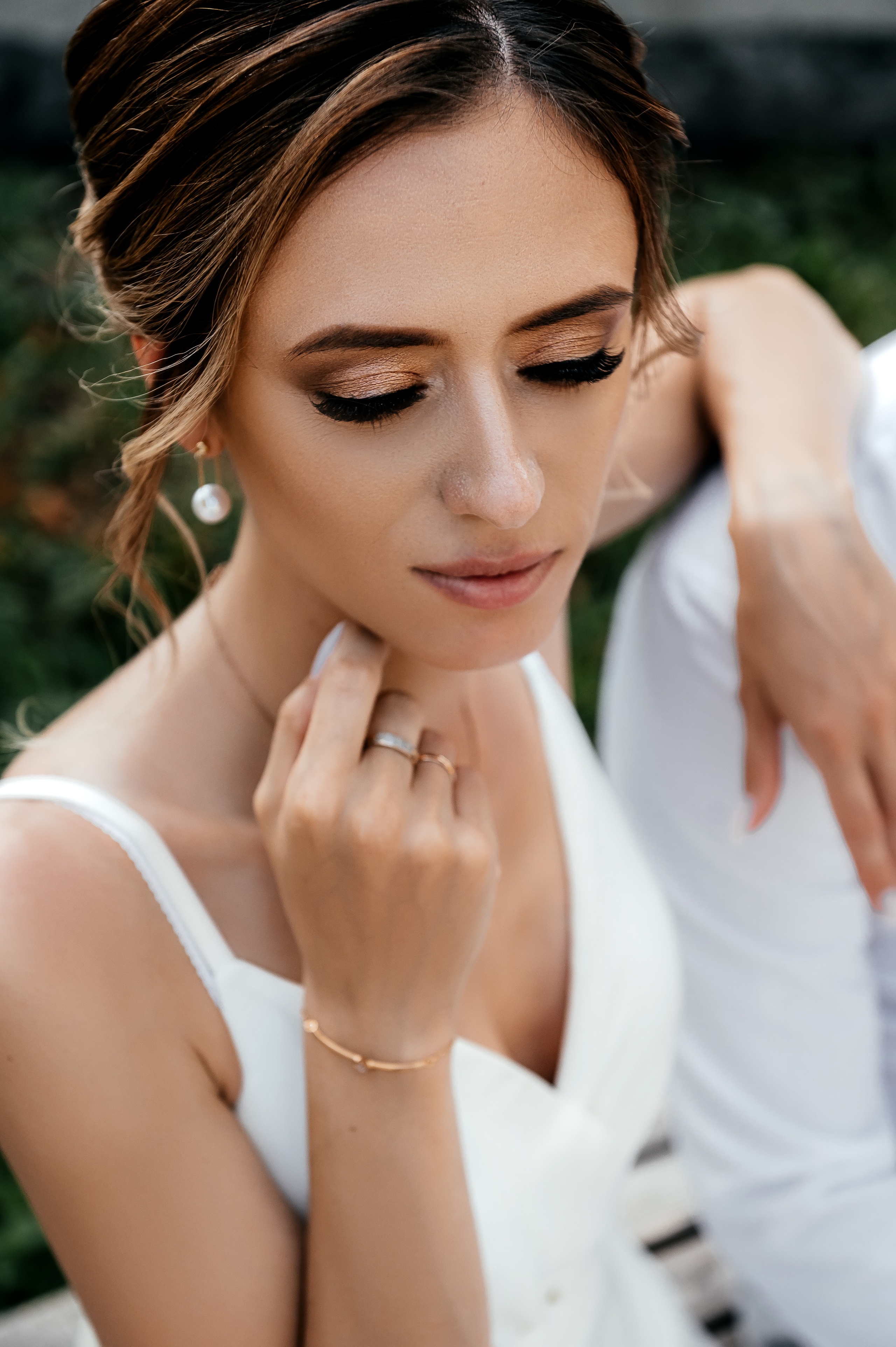 Свадебная прогулка по набережной в Щелково. Свадебный и семейный фотограф Виктория Носачёва. Щелково, Москва и МО