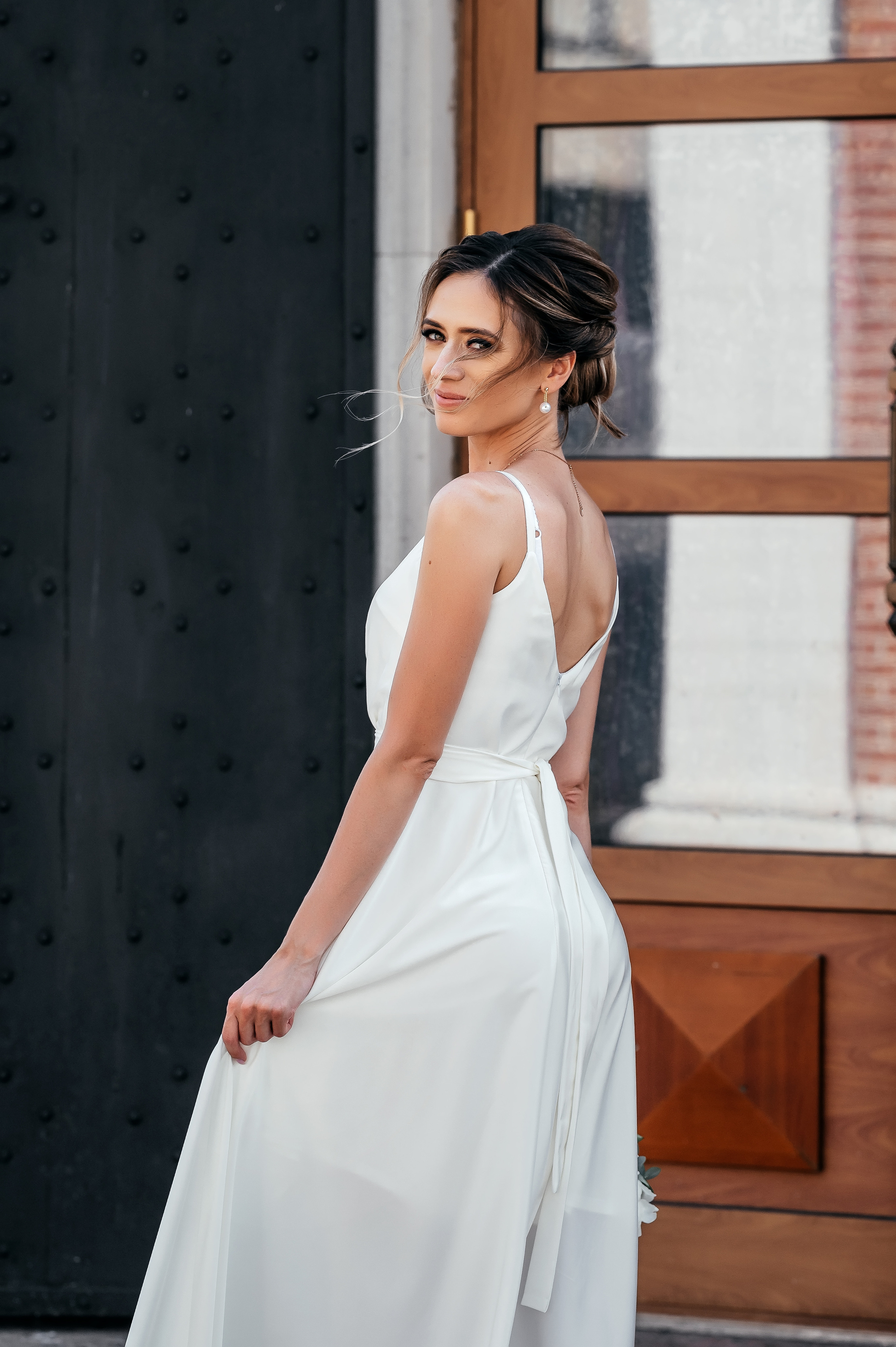 Свадебная прогулка по набережной в Щелково. Свадебный и семейный фотограф Виктория Носачёва. Щелково, Москва и МО