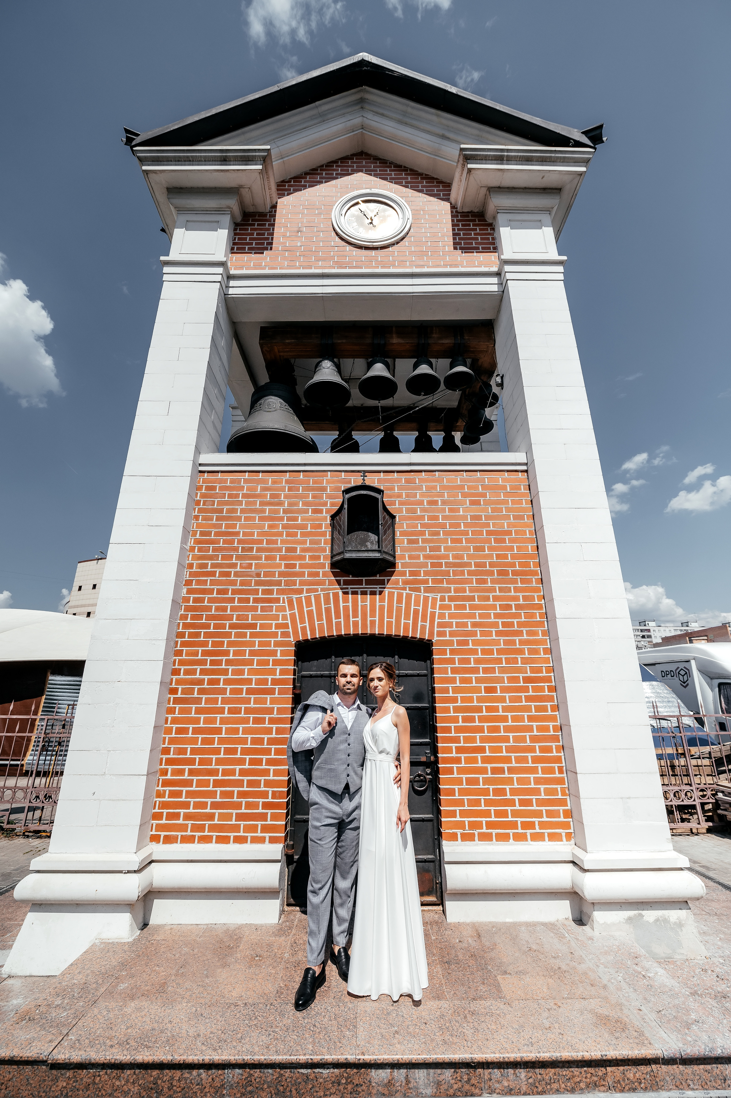 Свадебная прогулка по набережной в Щелково. Свадебный и семейный фотограф Виктория Носачёва. Щелково, Москва и МО