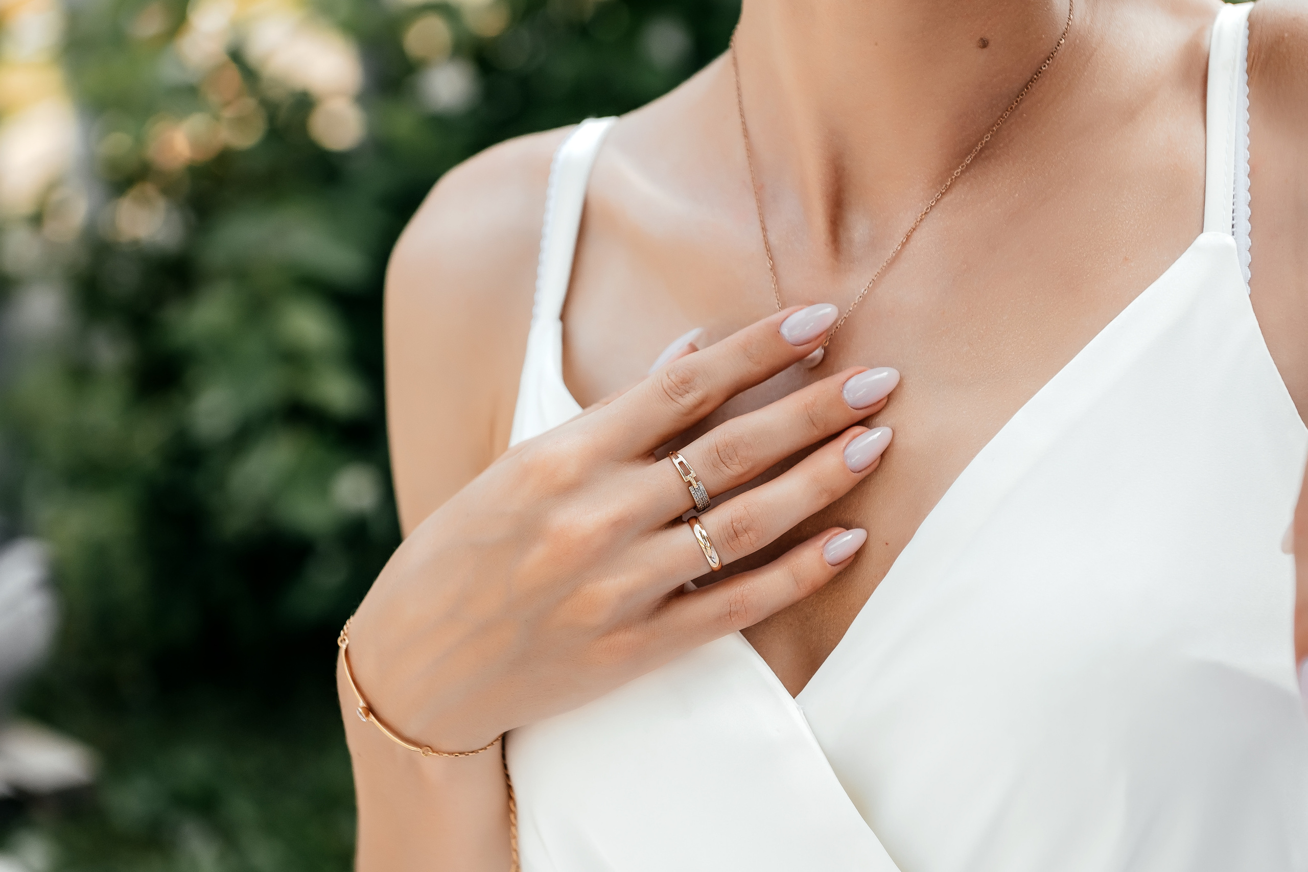 Свадебная прогулка по набережной в Щелково. Свадебный и семейный фотограф Виктория Носачёва. Щелково, Москва и МО