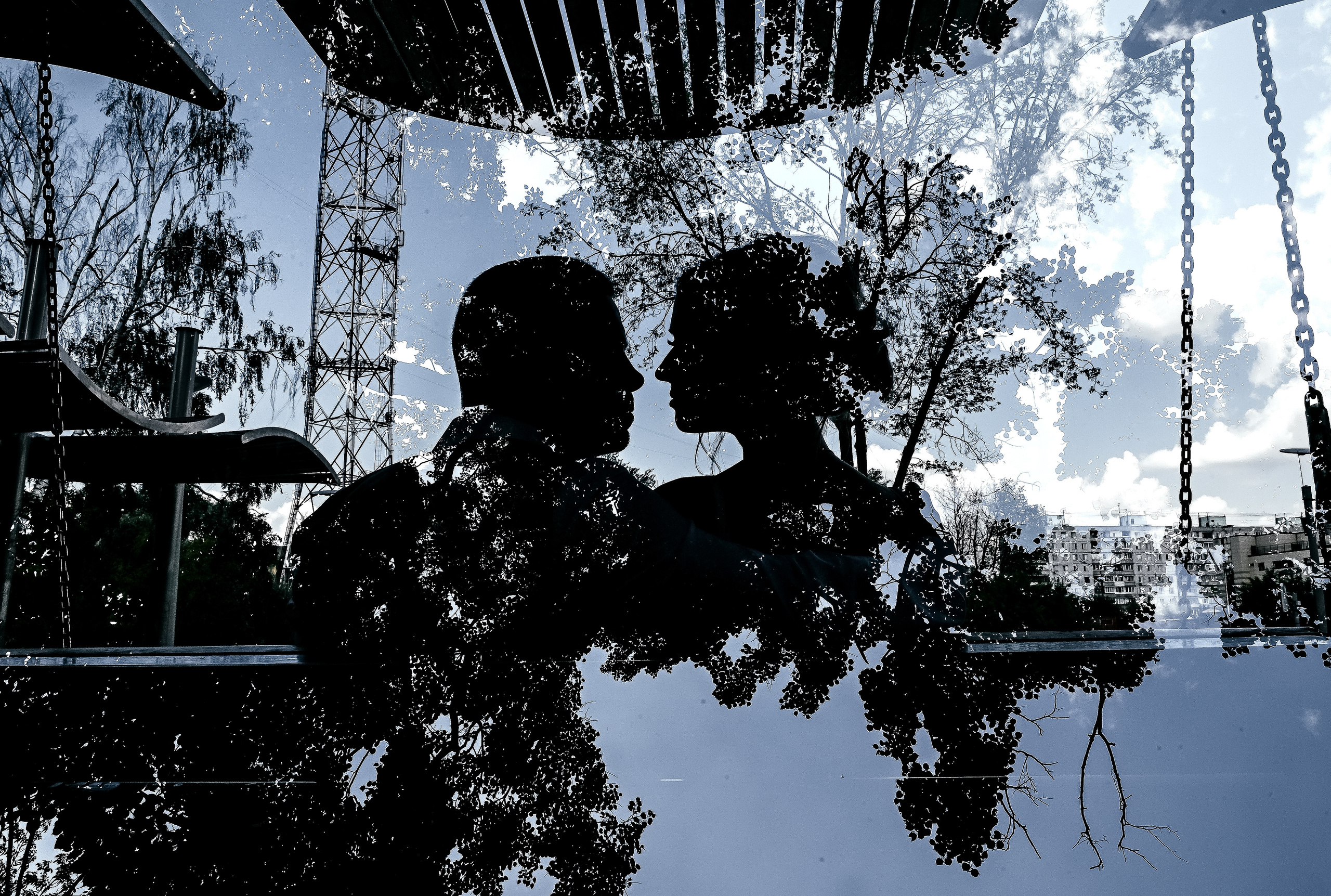 Свадебная прогулка по набережной в Щелково. Свадебный и семейный фотограф Виктория Носачёва. Щелково, Москва и МО