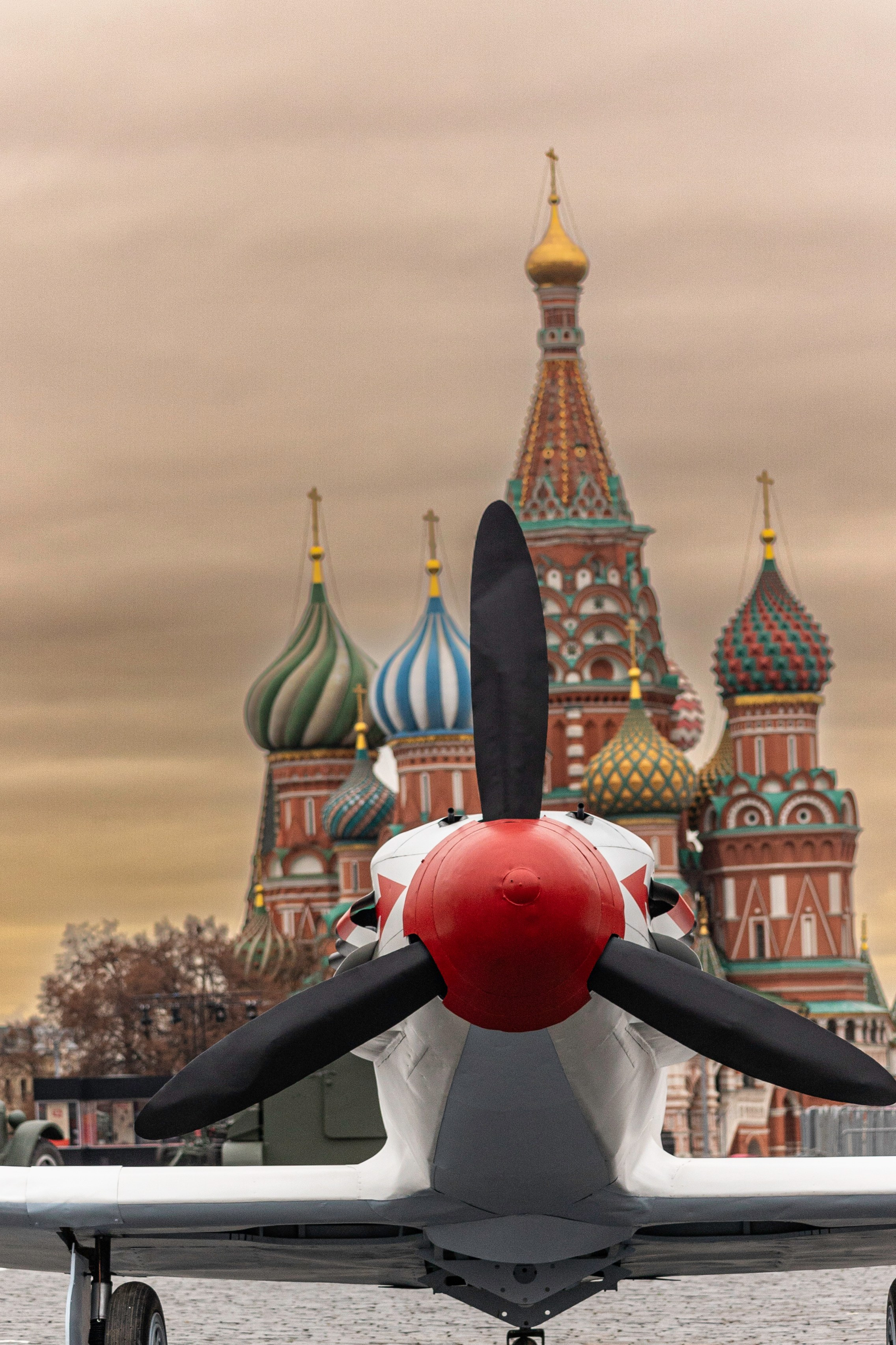 Самолет на красной площади