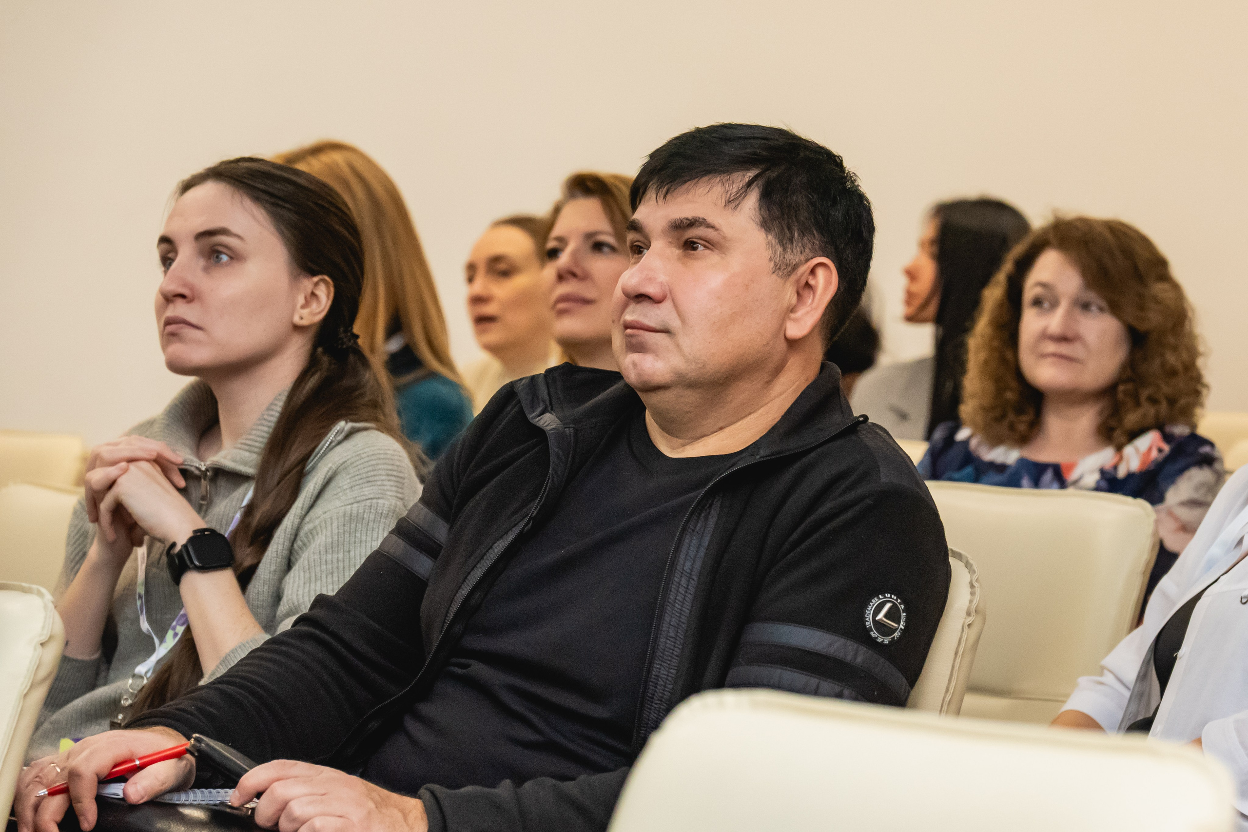 Мегасреда. Занимаюсь профессиональной фотографией и живу рядом с Байкалом. Работаю в разных жанрах