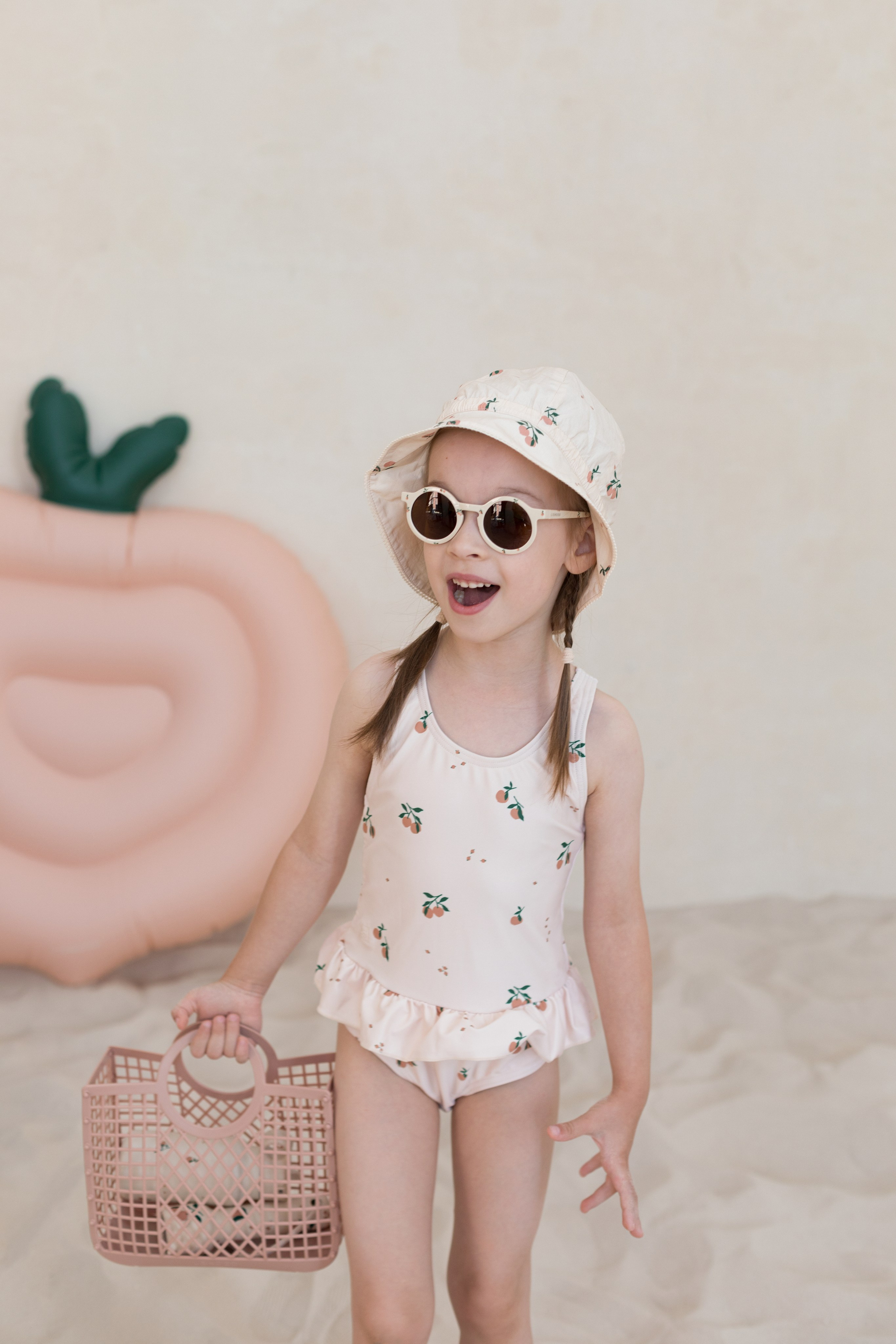 Фотосессия в песке для детского бренда. Детский и контент фотограф Надя Волкова Санкт-Петербург