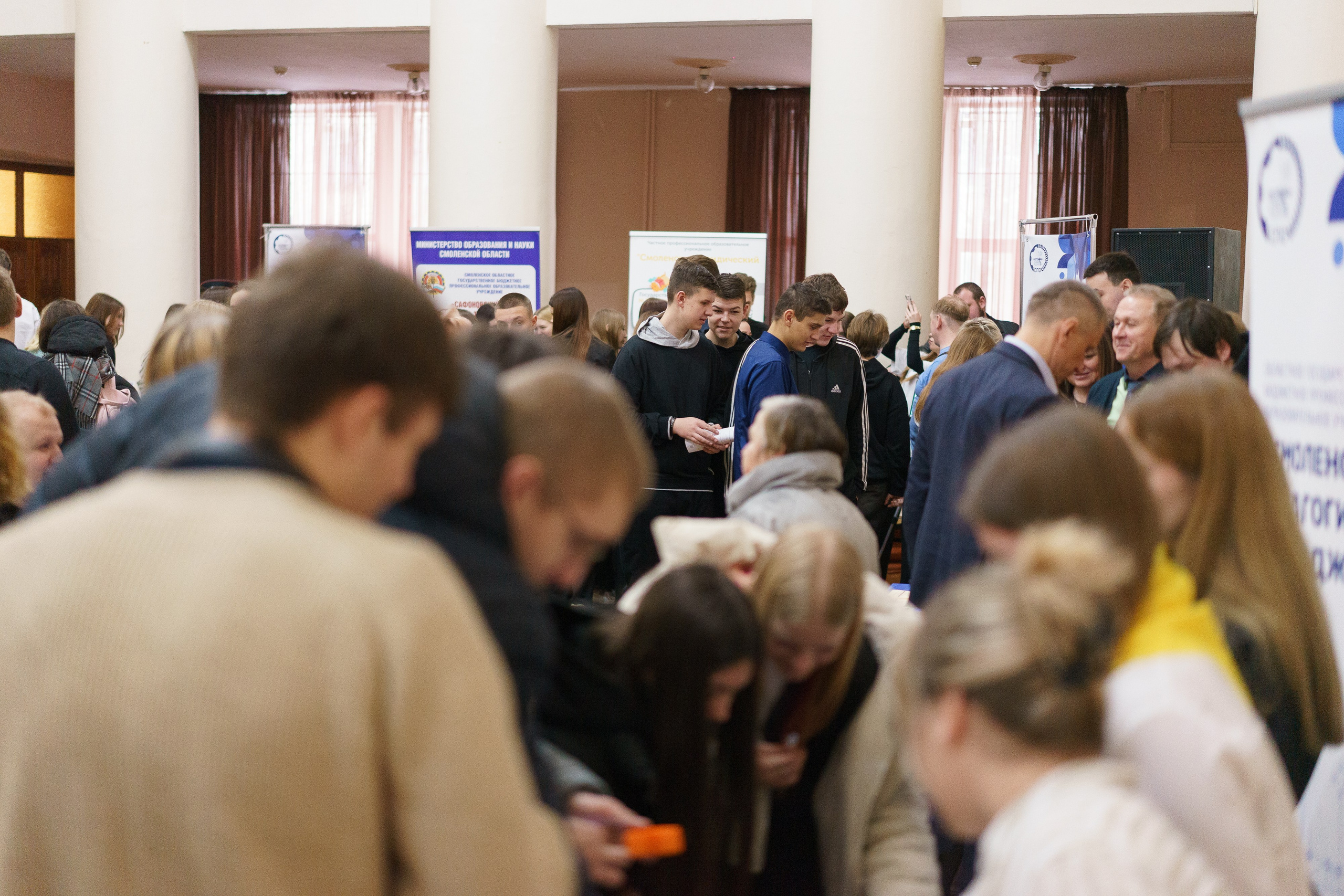 Межотраслевая выставка учебных заведений, Сафоново. Фотограф и видеограф Смоленск | Студия Цезарь