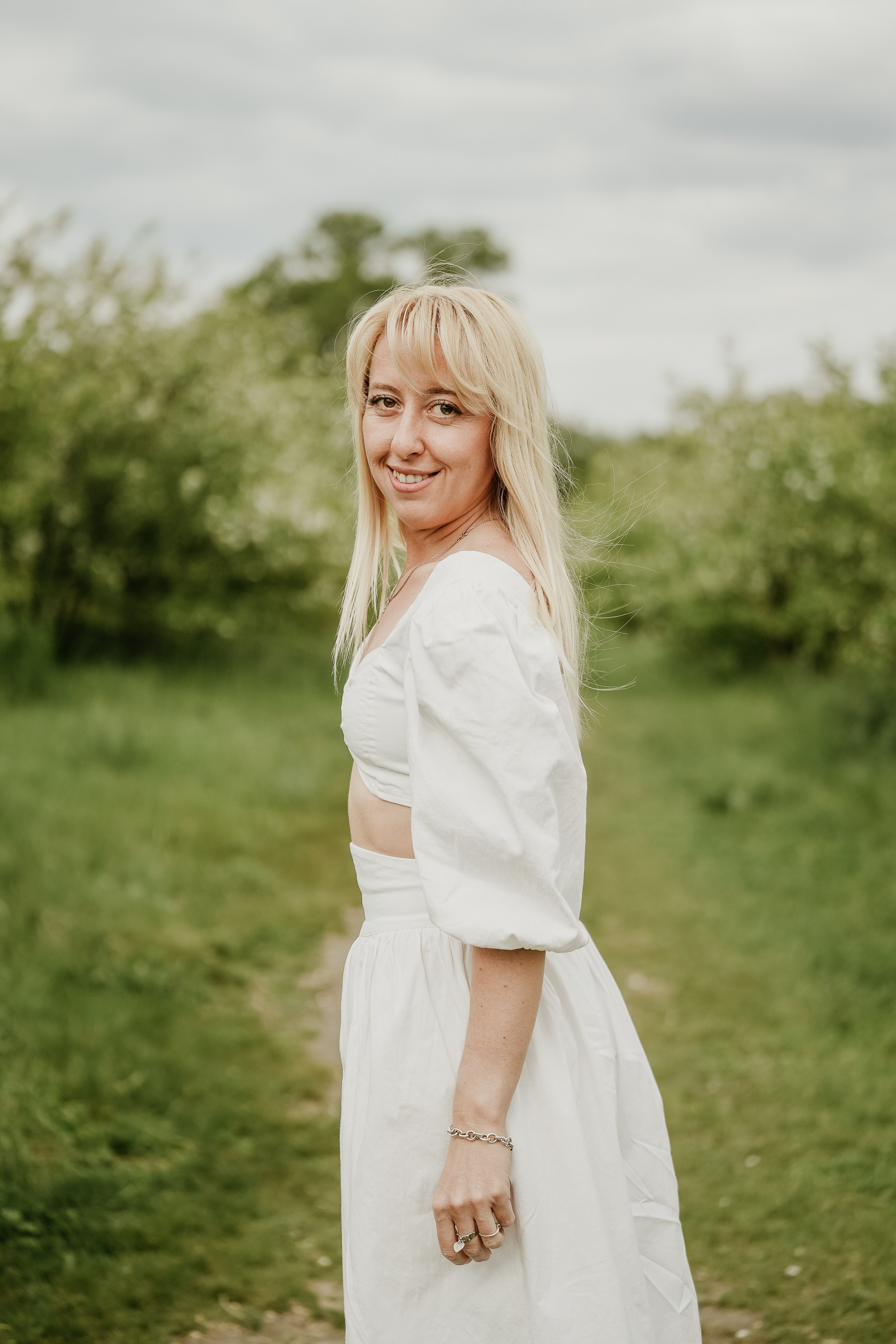 Фотосессия в цветущих яблонях. Фотограф Анна Герман. Красноярск