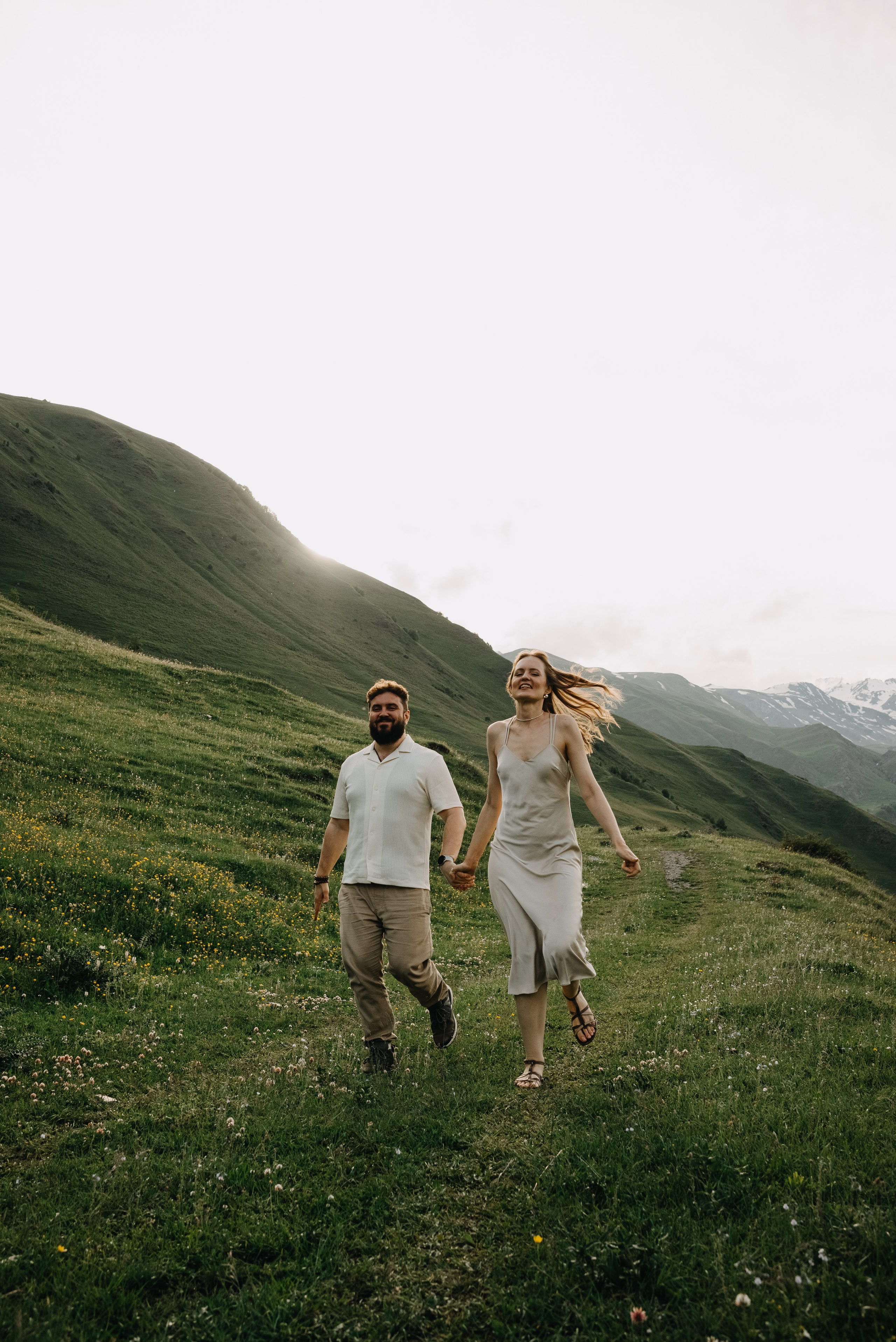 Парная серия в горах Казбеги. Портретный и свадебный фотограф в Тбилиси • xeniqo