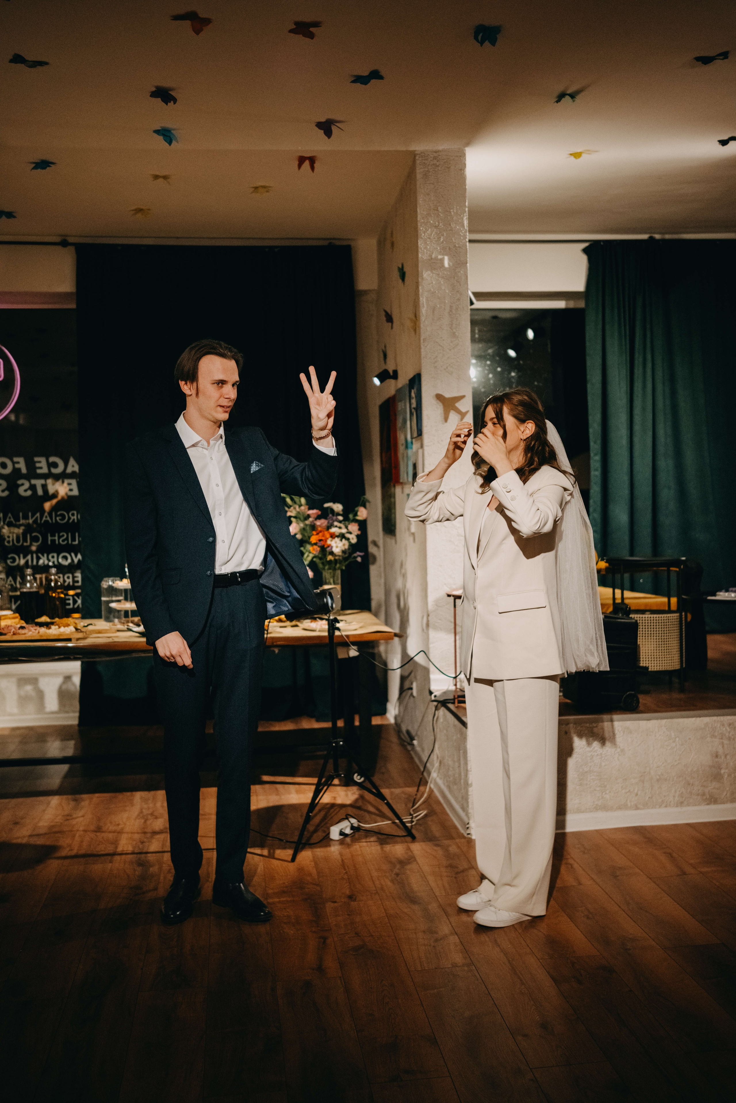 Годовщина свадьбы в кафе. Портретный и свадебный фотограф в Тбилиси • xeniqo