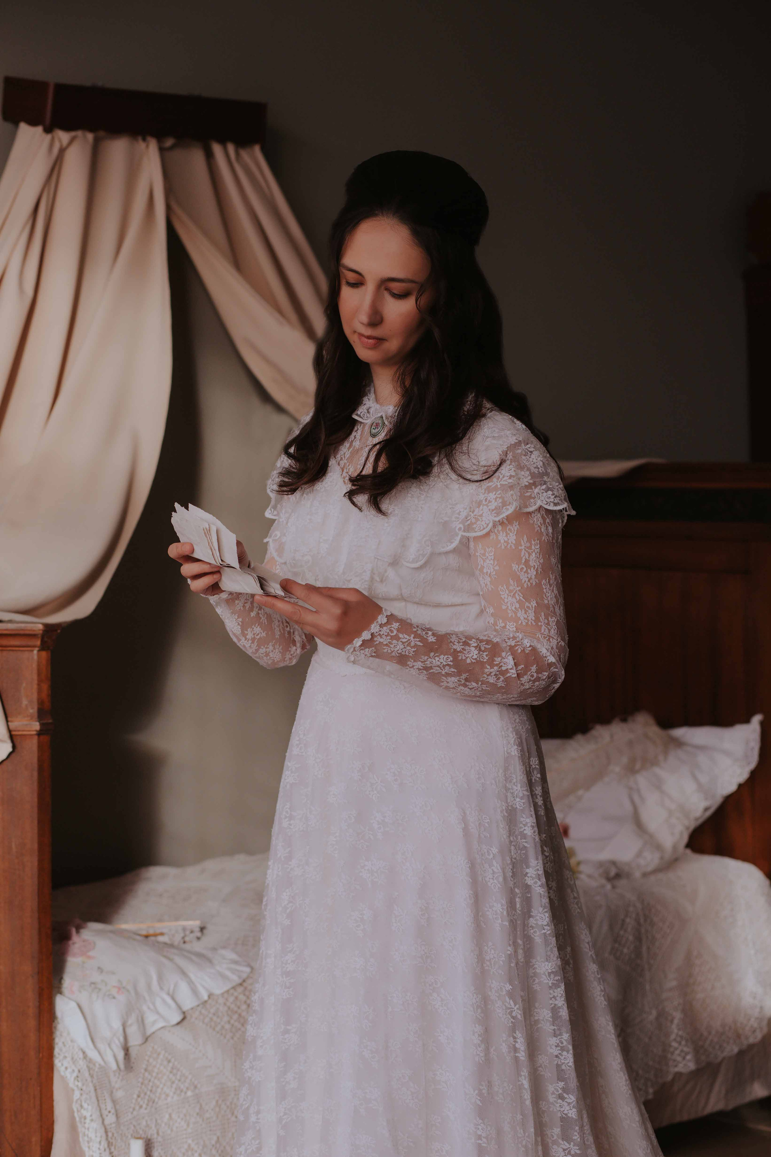 Галина. Утро дома. Художественная винтажная фотография